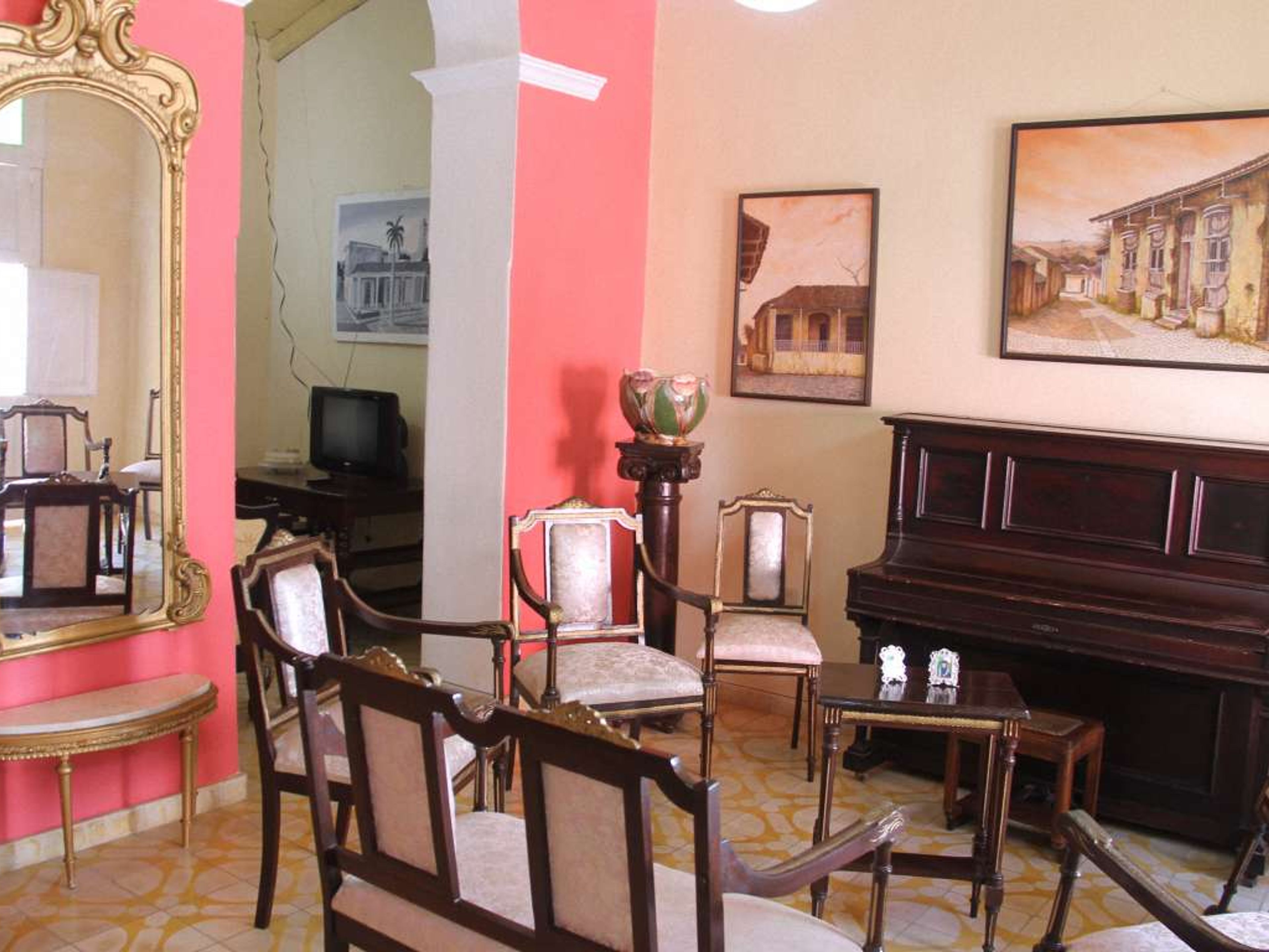 Hostal Casa Yixi, FRANCISCO PETTERSEN, (Callejón del coco), No. 113House's living room