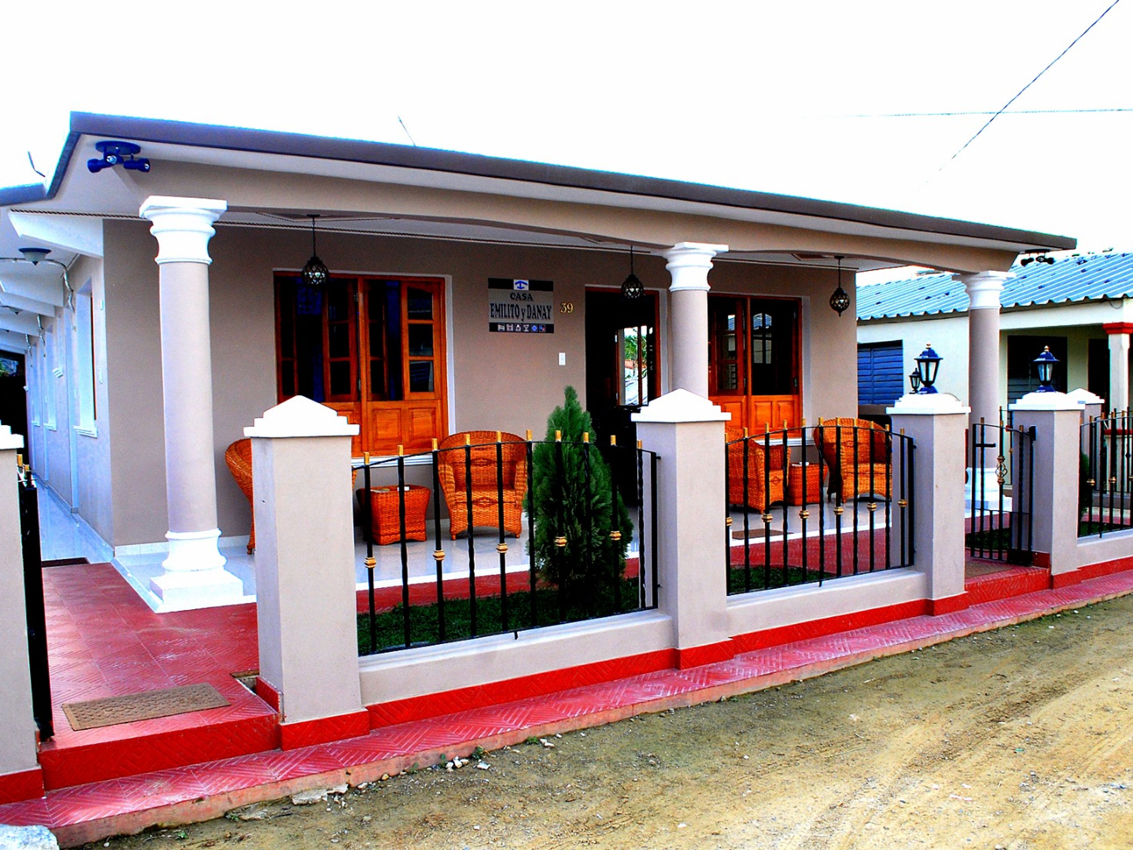 Casa Emilito y Danay, CALLE 4ta, No. 39