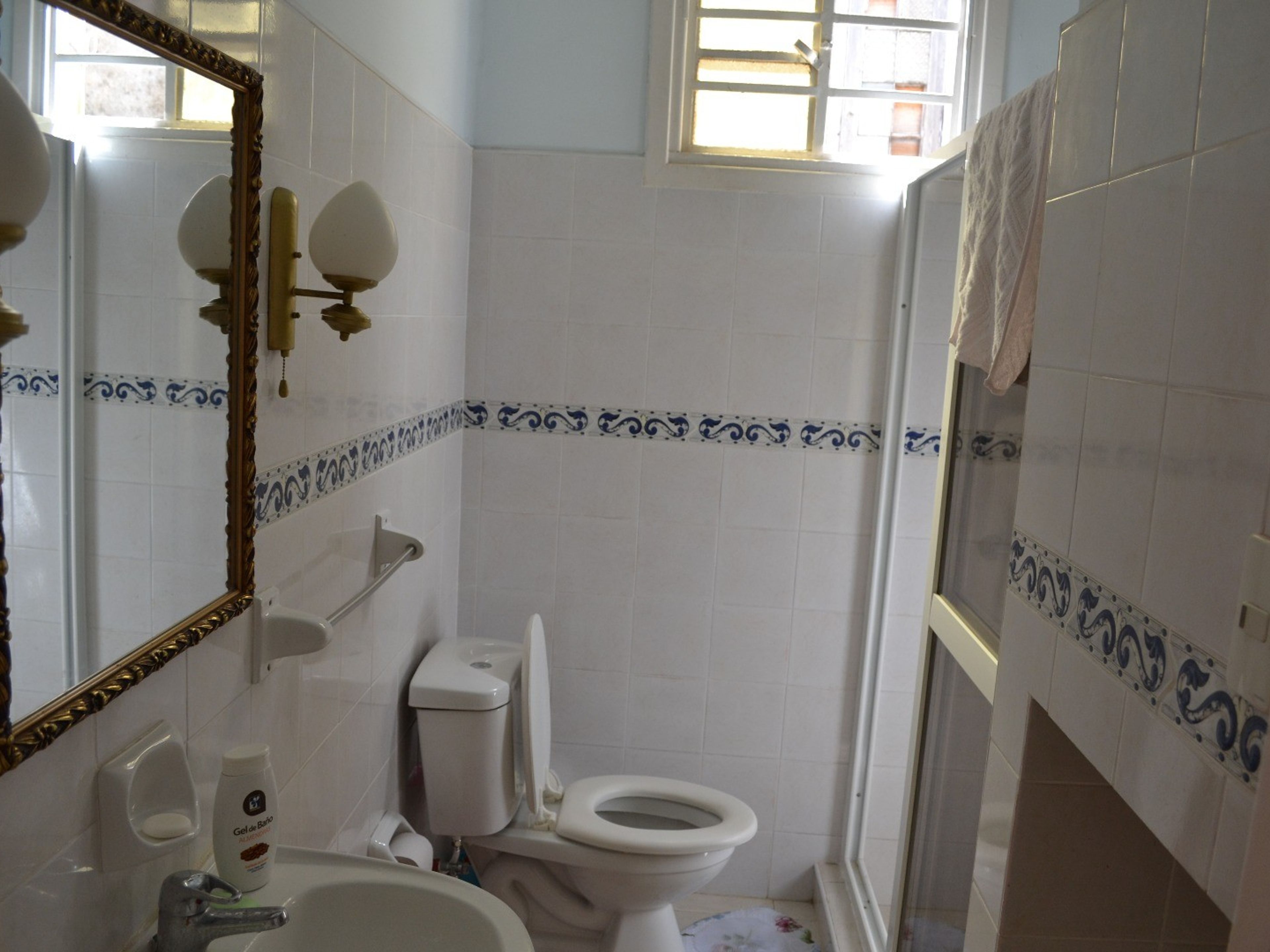 Дом Miguel, SAN RAFAEL, No. 1217Bathroom view