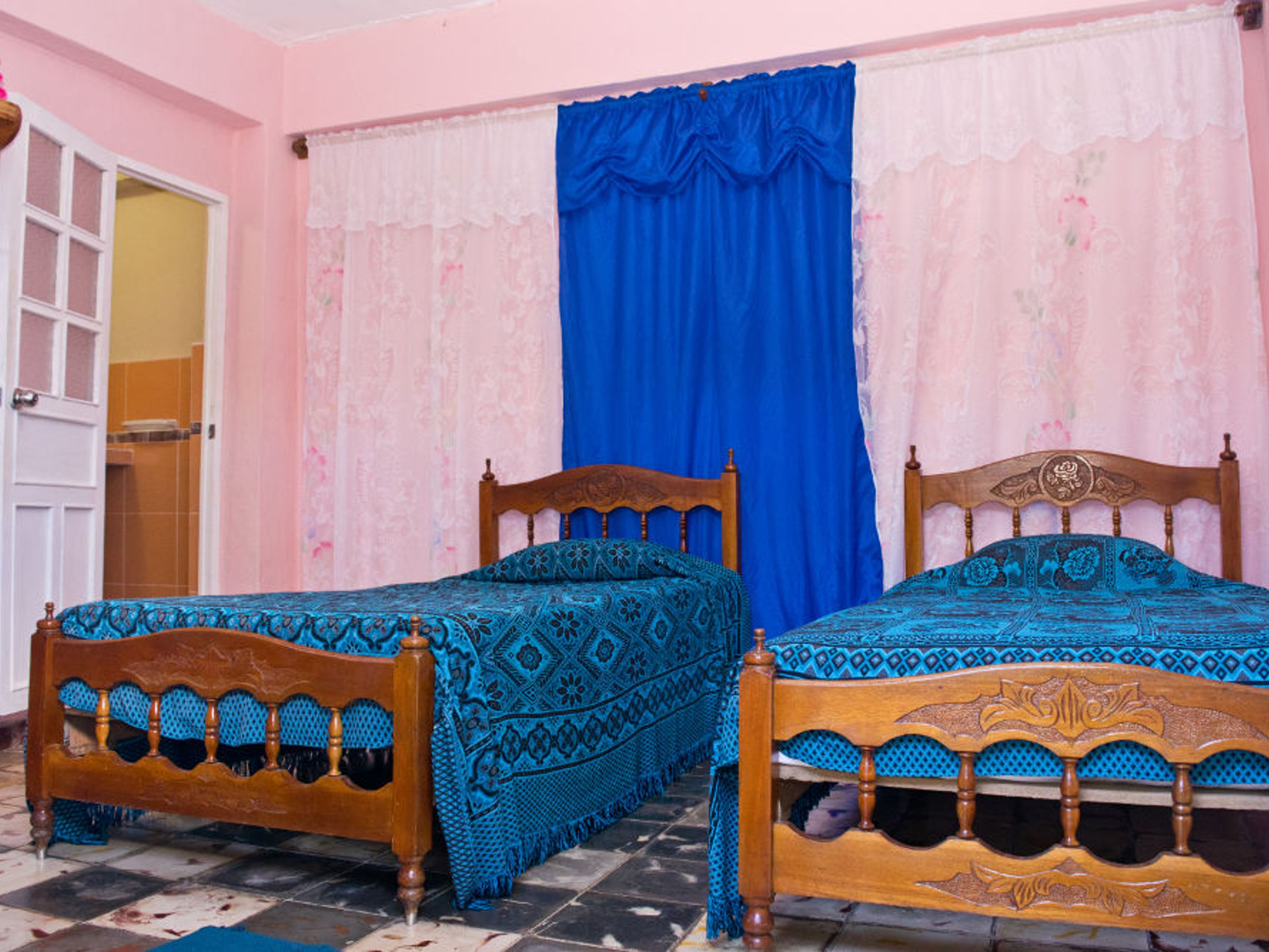 Hostal 1928, CAMILO CIENFUEGOS, No. 55standard room 1