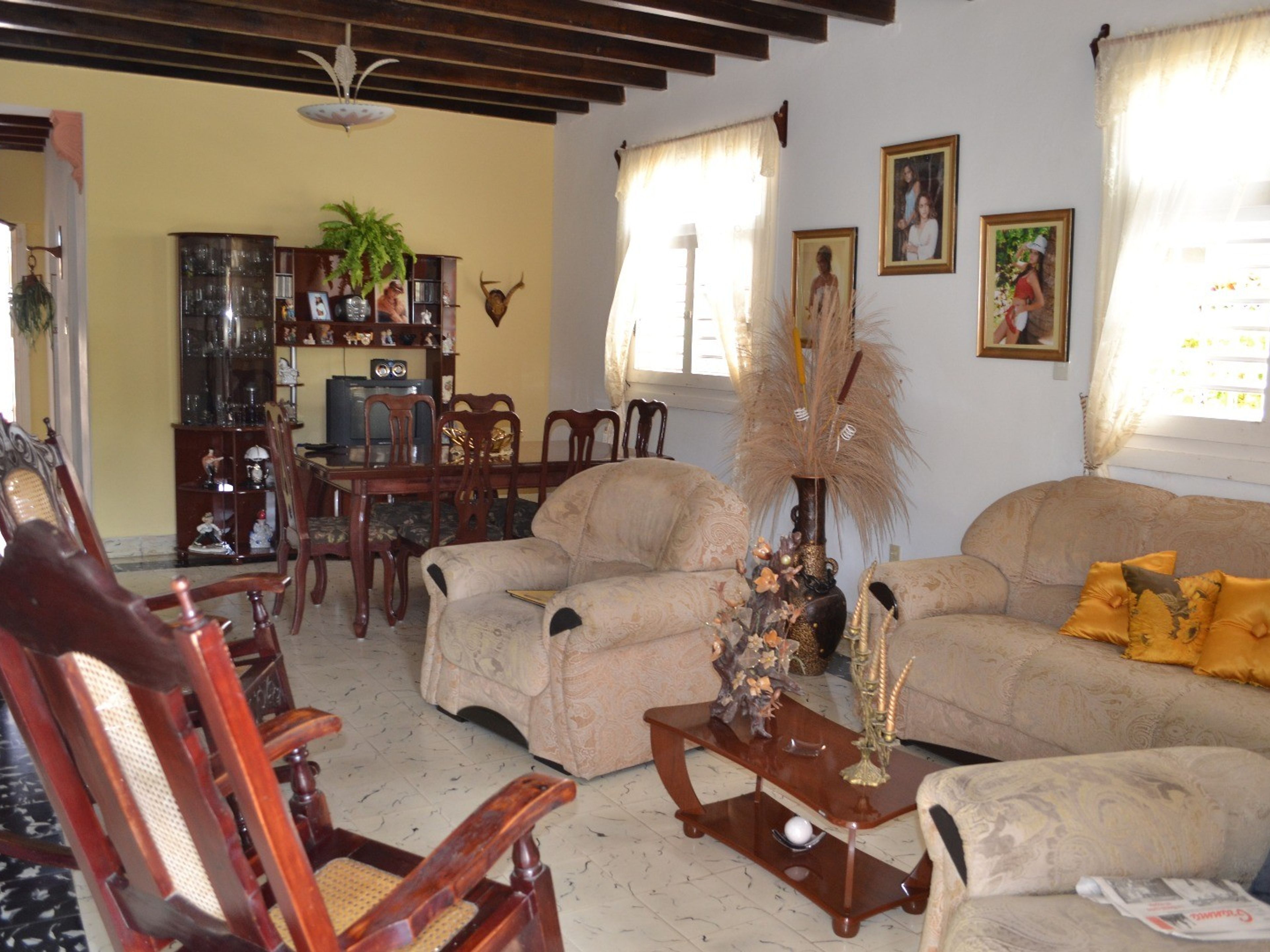 Casa Omar y Anabel, CALLE 31, No. 104House living room