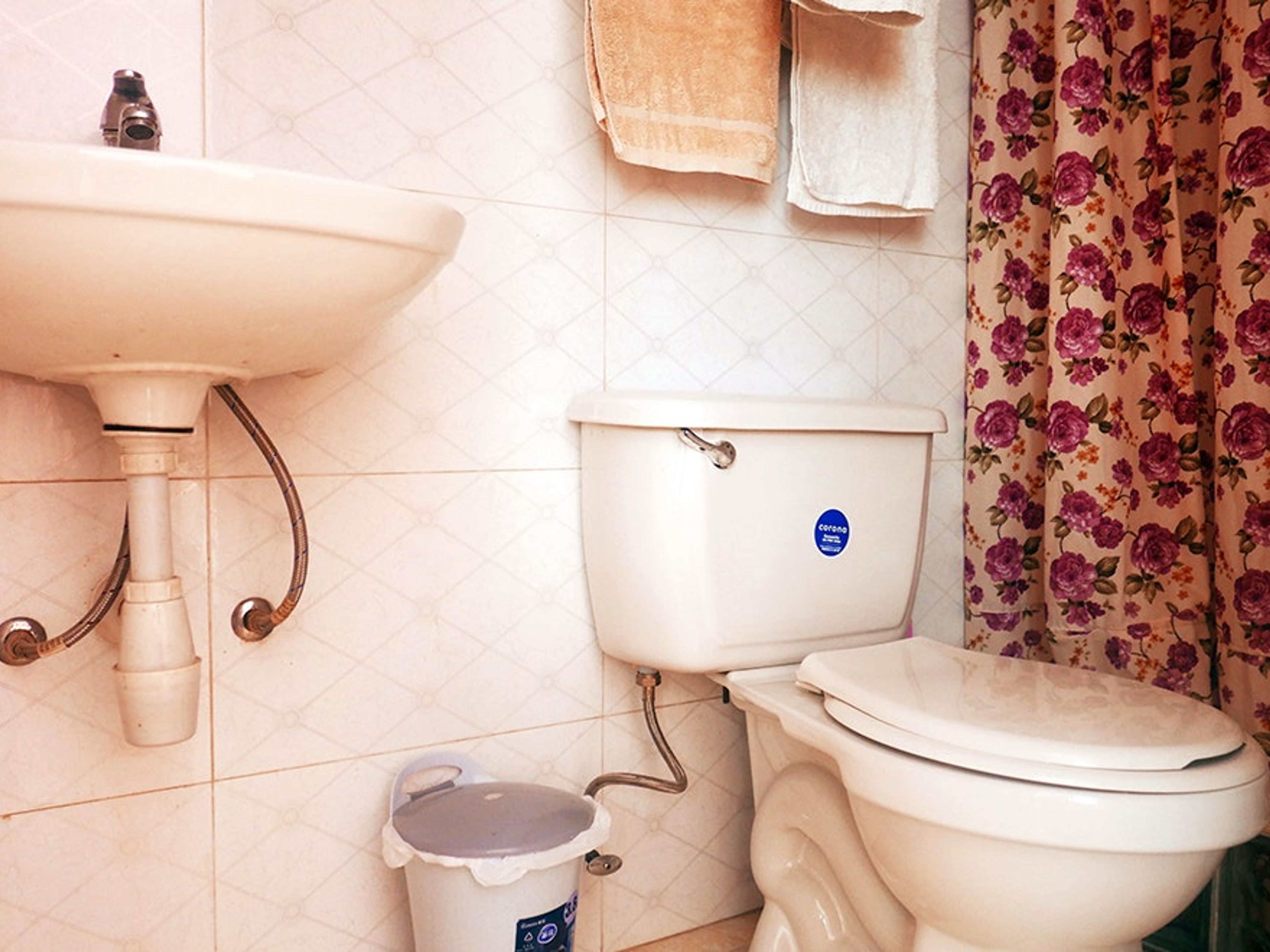 Hostal Asahi, LEALTAD, No. 364Bathroom's 1 view