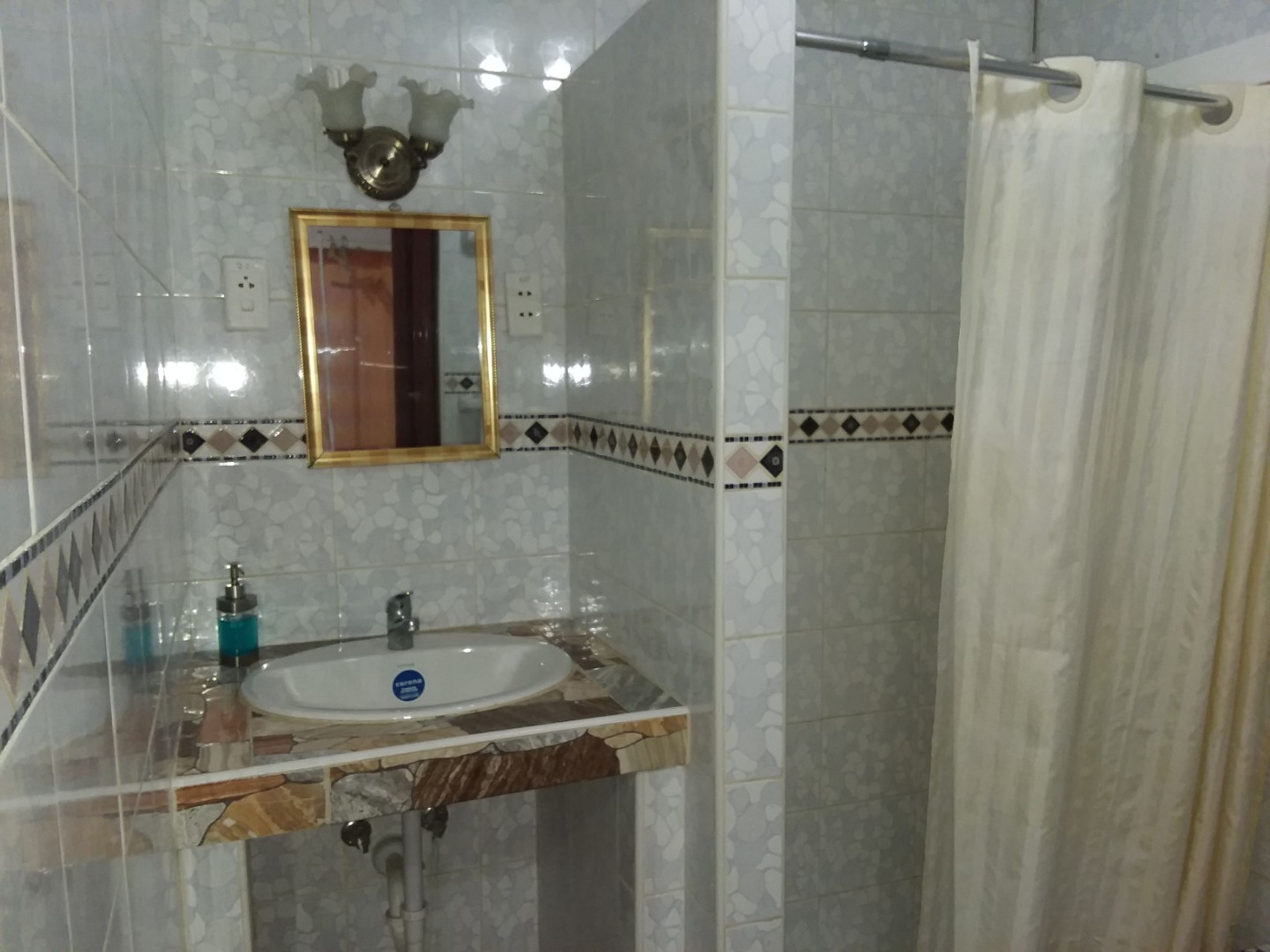 Hostal Torres, CHACÓN, No. 118Bathroom view