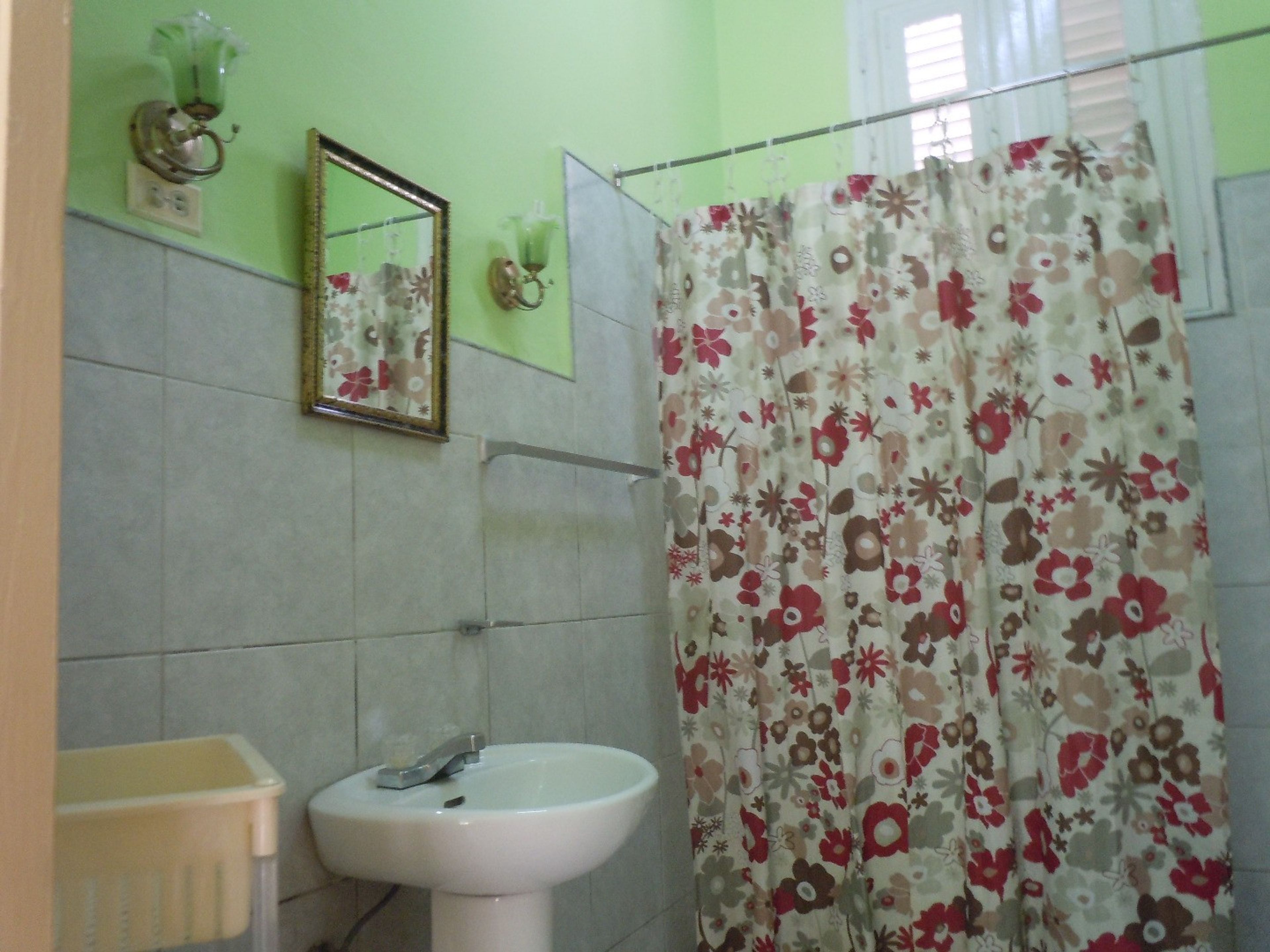 Дом Colina-Vedado, SAN LÁZARO, No. 1219Bathroom's view