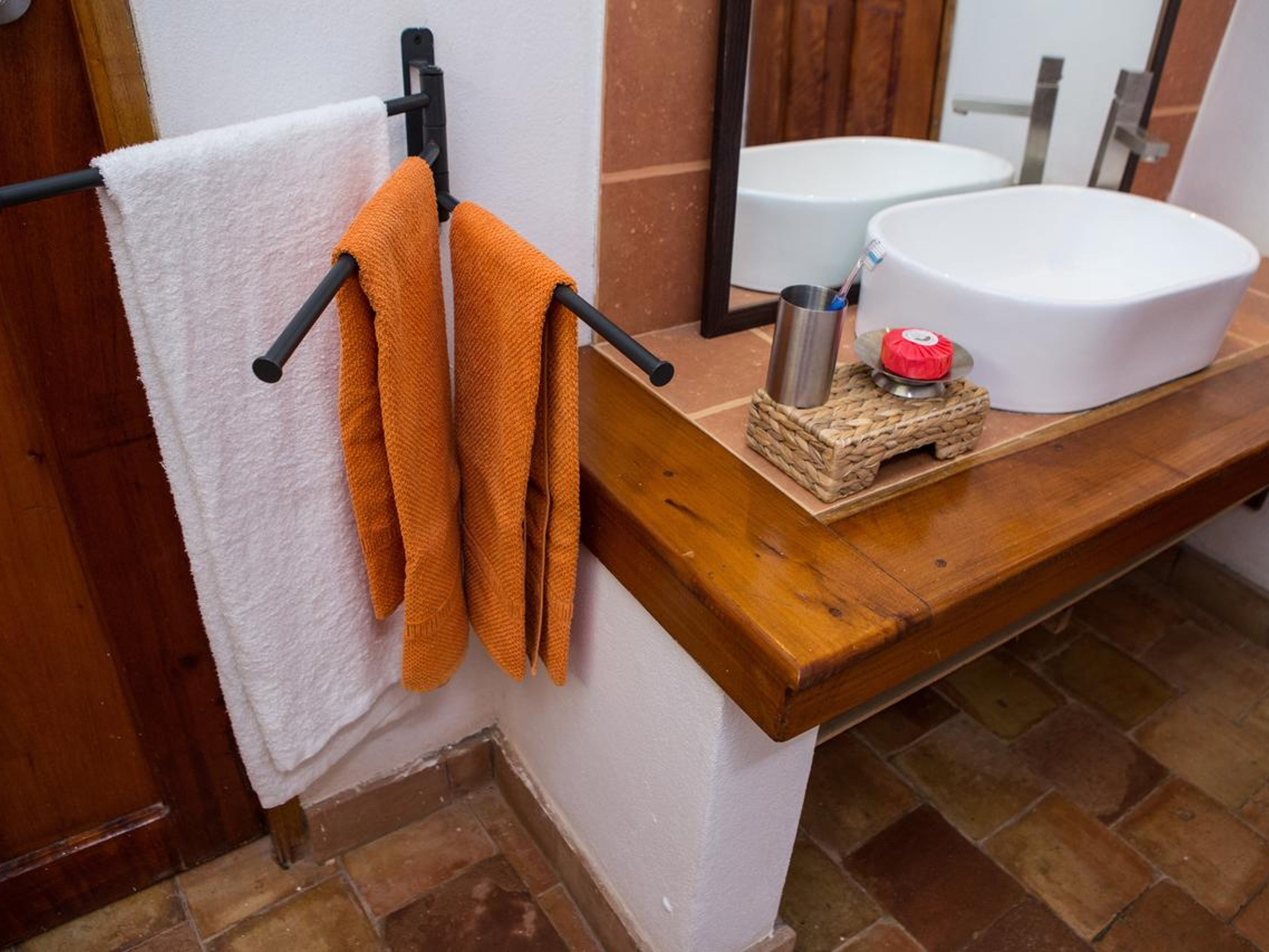 Casa Barmarin, CALLEJON DE PEÑA, No. 21Bathroom's details