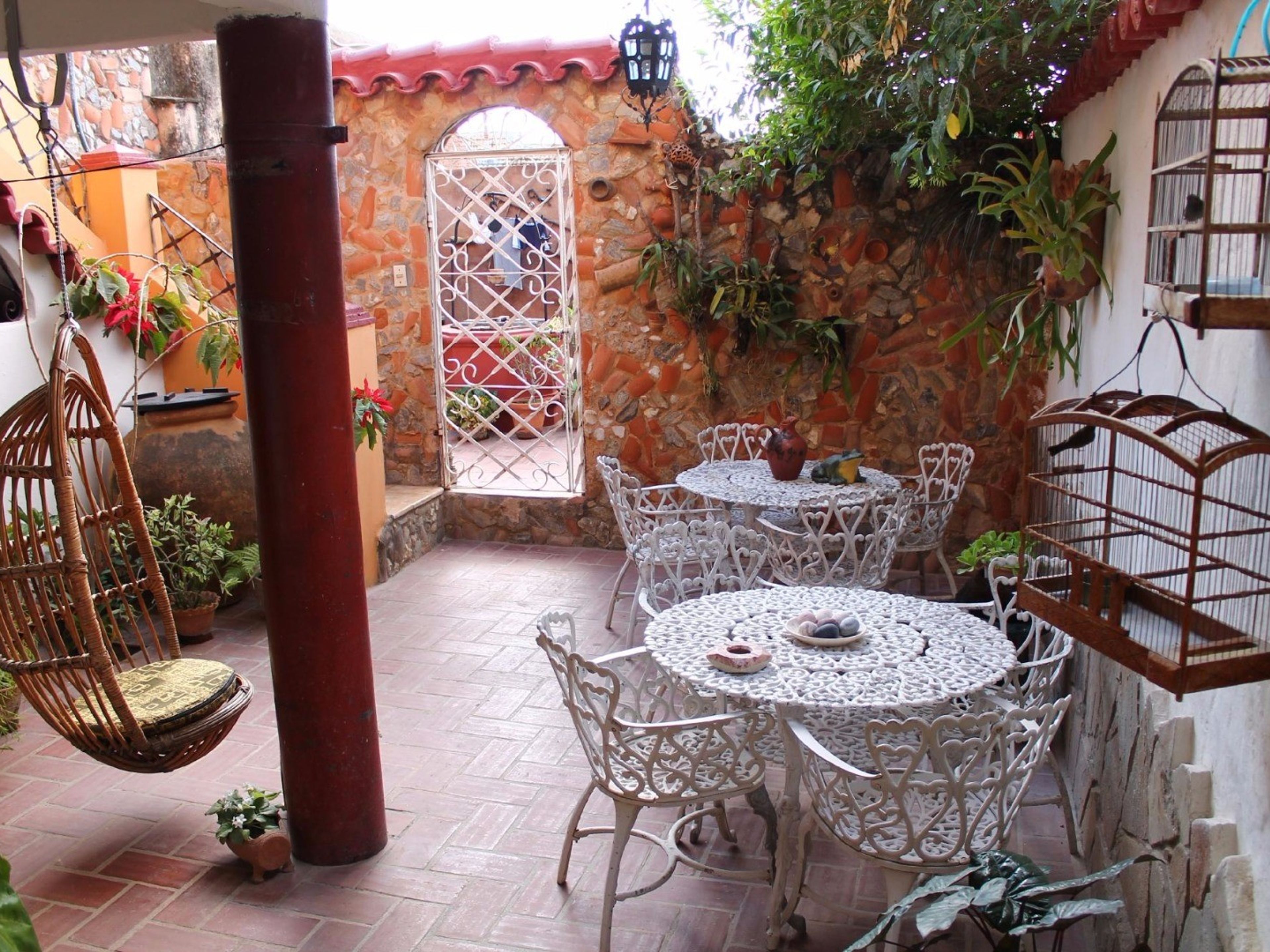 Hostal Cabana´s Marla y Fernando, GUSTAVO IZQUIERDO (Gloria), No. 103-A - Inside patio view