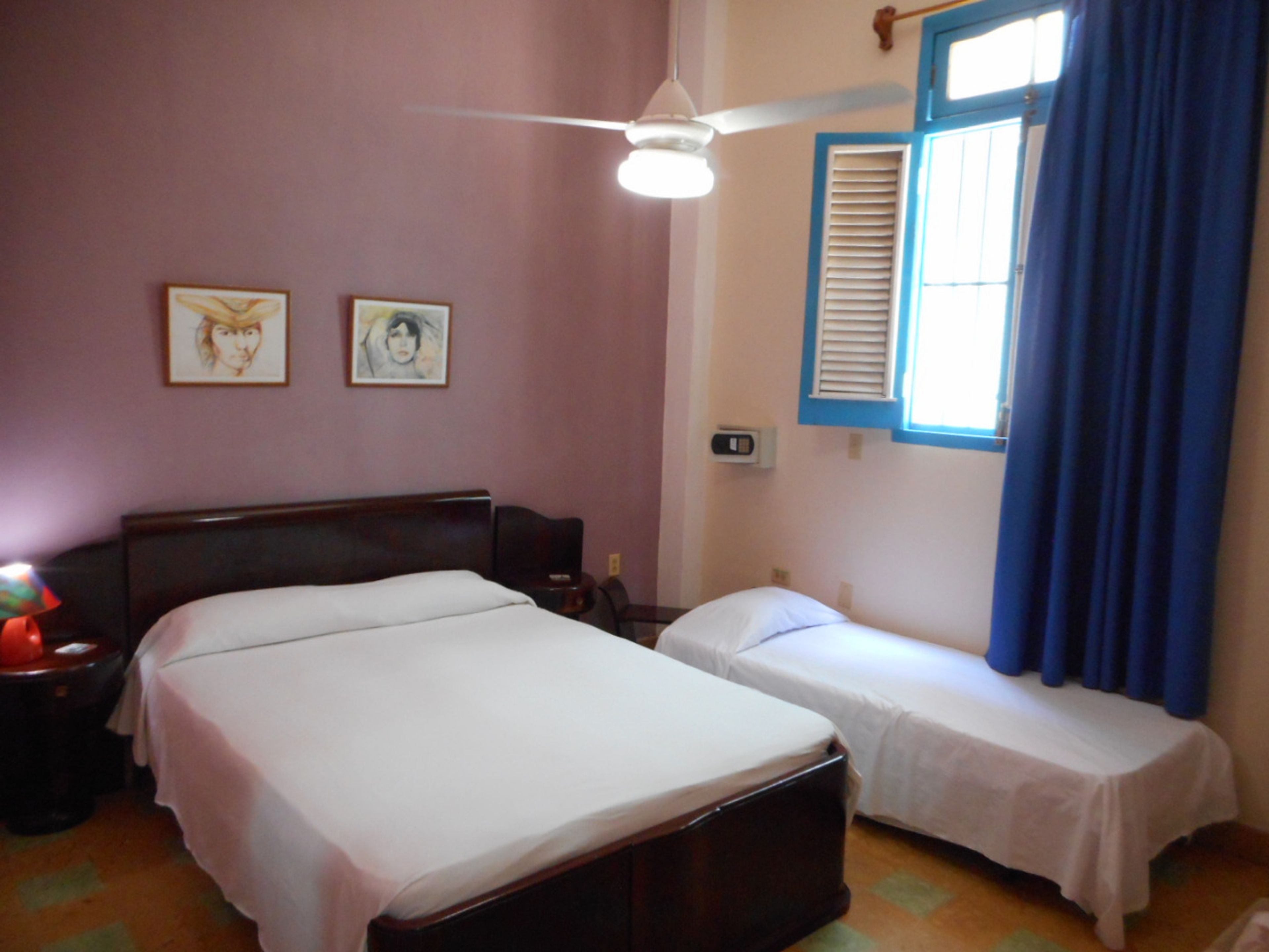 Hostal del Medio, EMPEDRADO, No. 211Standard room