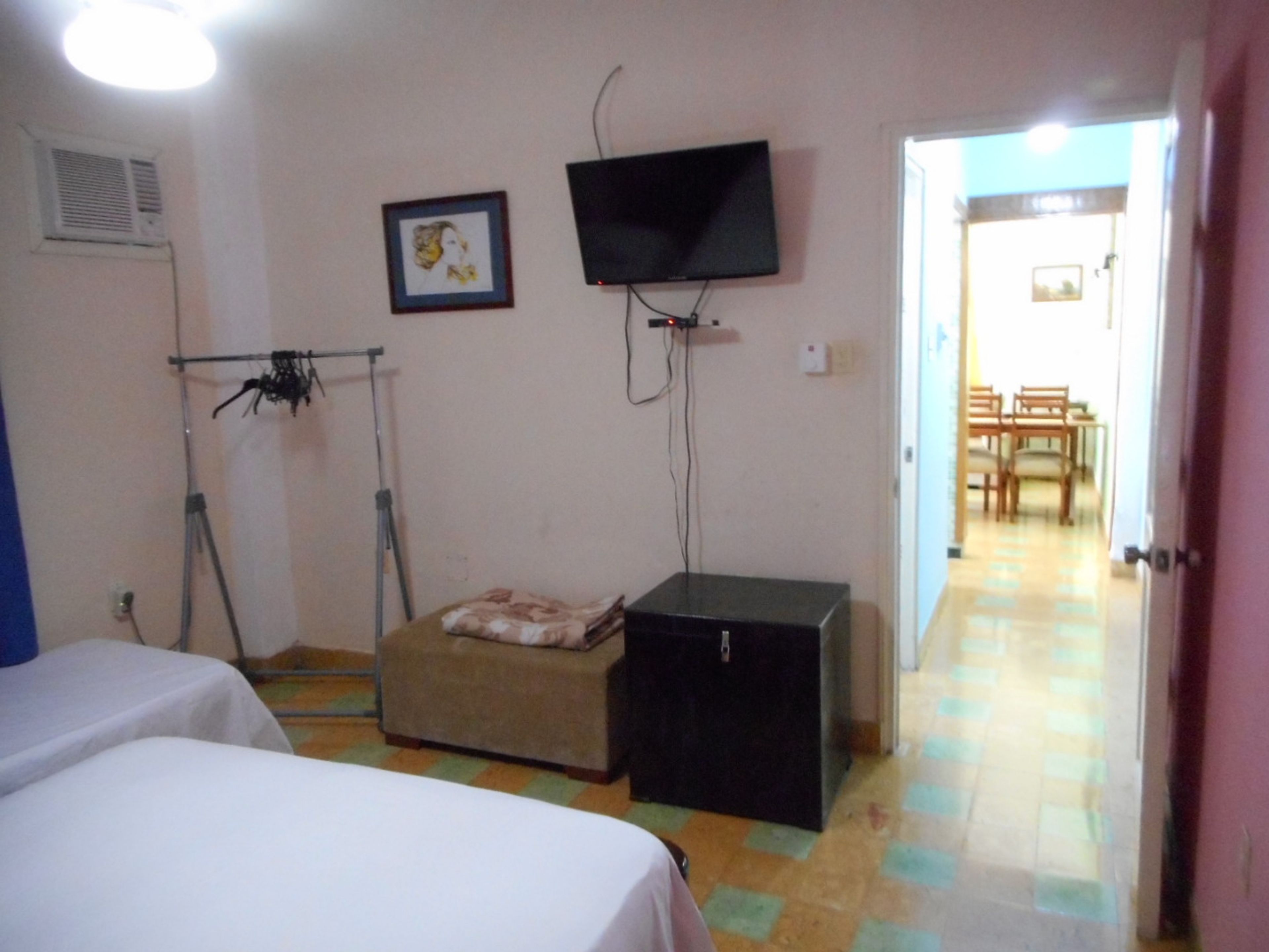 Hostal del Medio, EMPEDRADO, No. 211Room's details