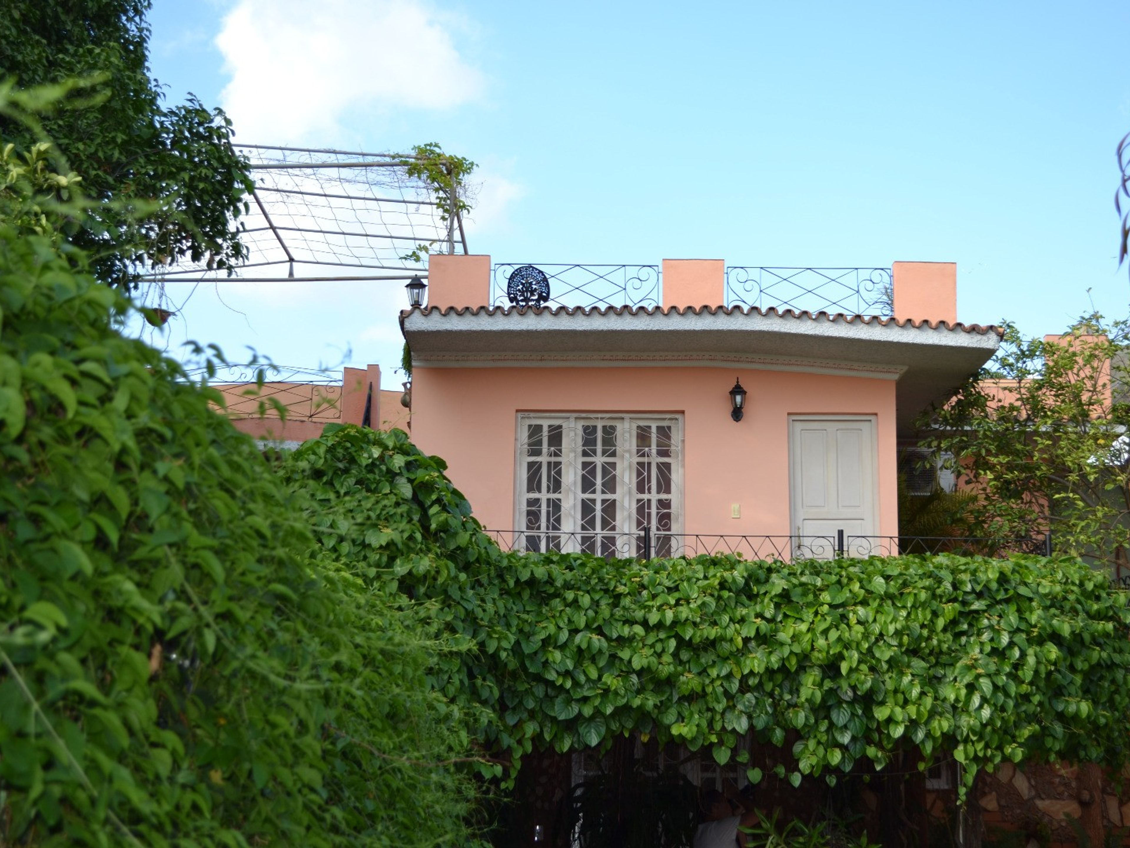 Hostal OsmaryAlberto, MIGUEL CALZADA (Borrell), No. 114Panoramic house view
