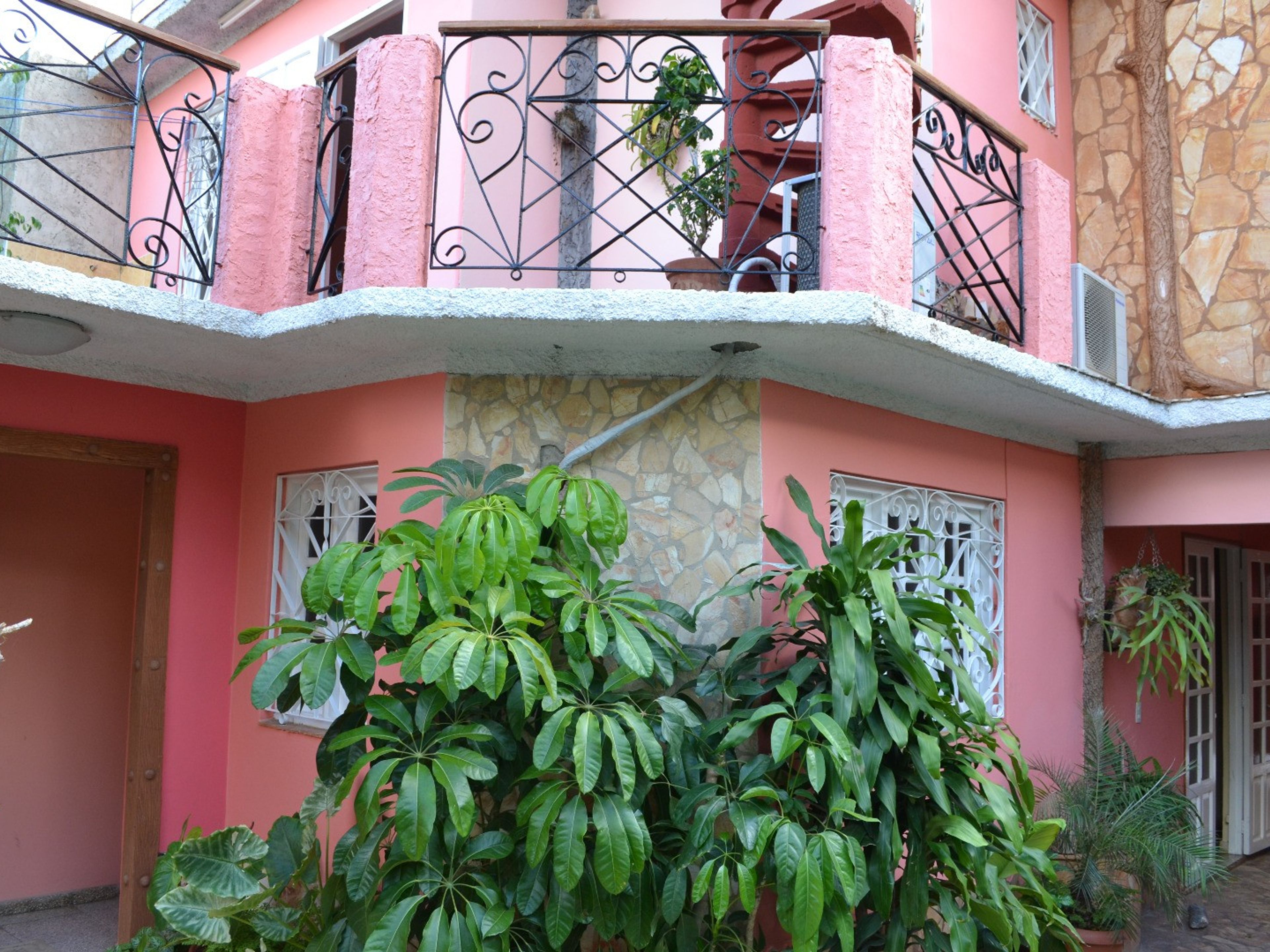 Hostal OsmaryAlberto, MIGUEL CALZADA (Borrell), No. 114House view