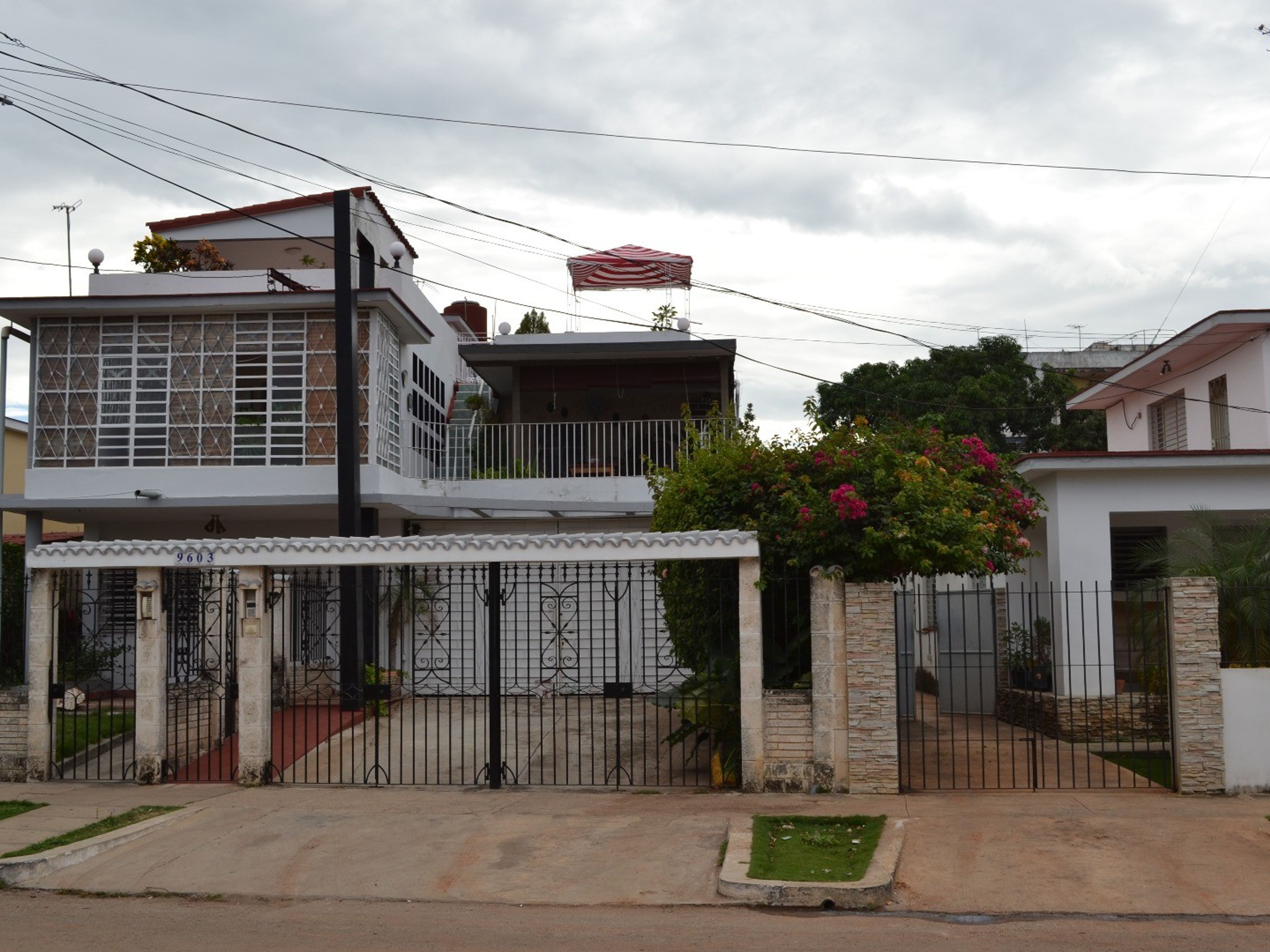 Casa Mari-Palace, CALLE 5ta F, No. 9603