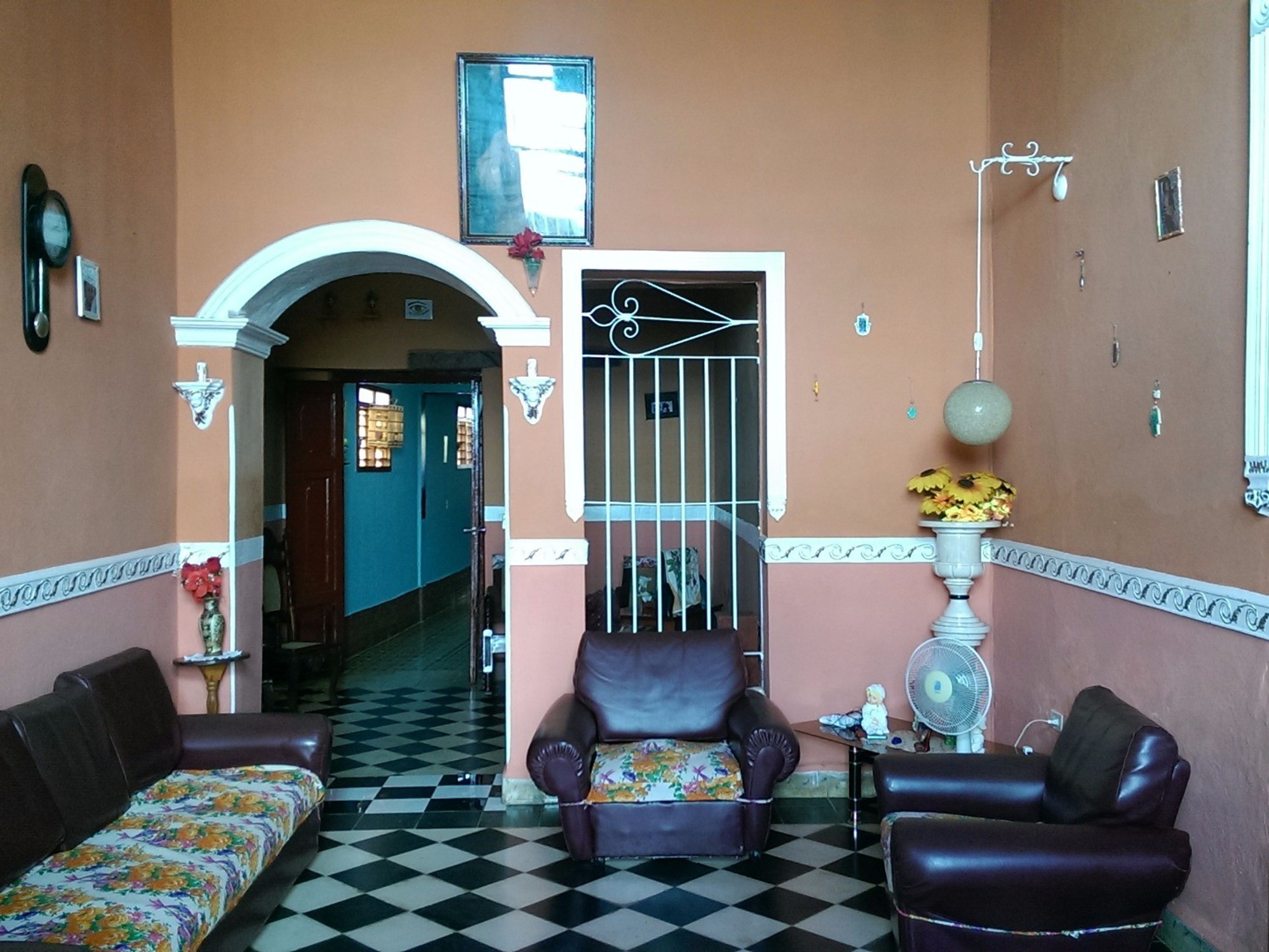 Hostal El Albertíco, ERNESTO VALDÉZ MUÑOZ (Media Luna), No. 75-AHouse's living room