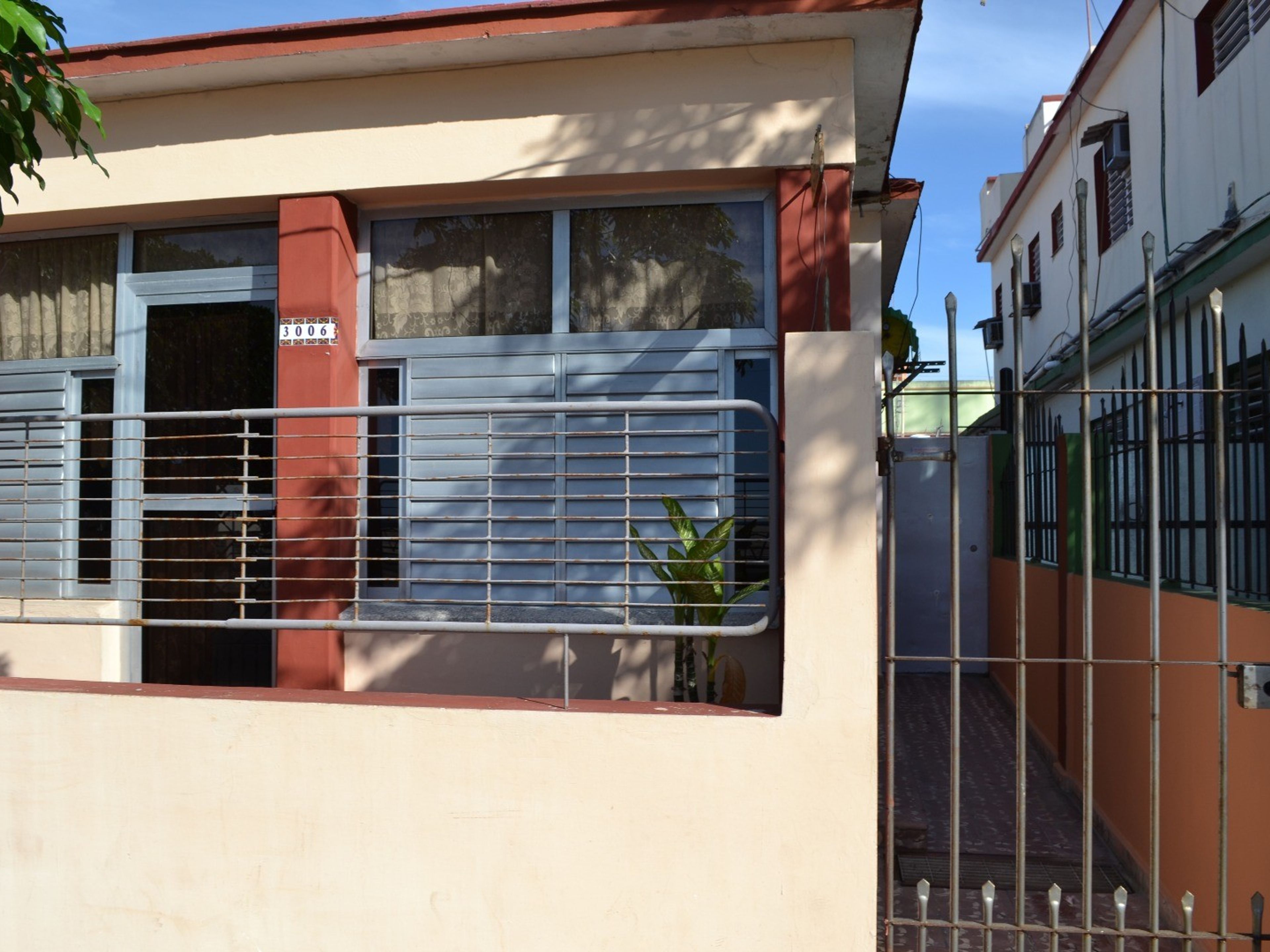 Villa Seguí, 1ra AVENIDA, No. 3006Panoramic house view