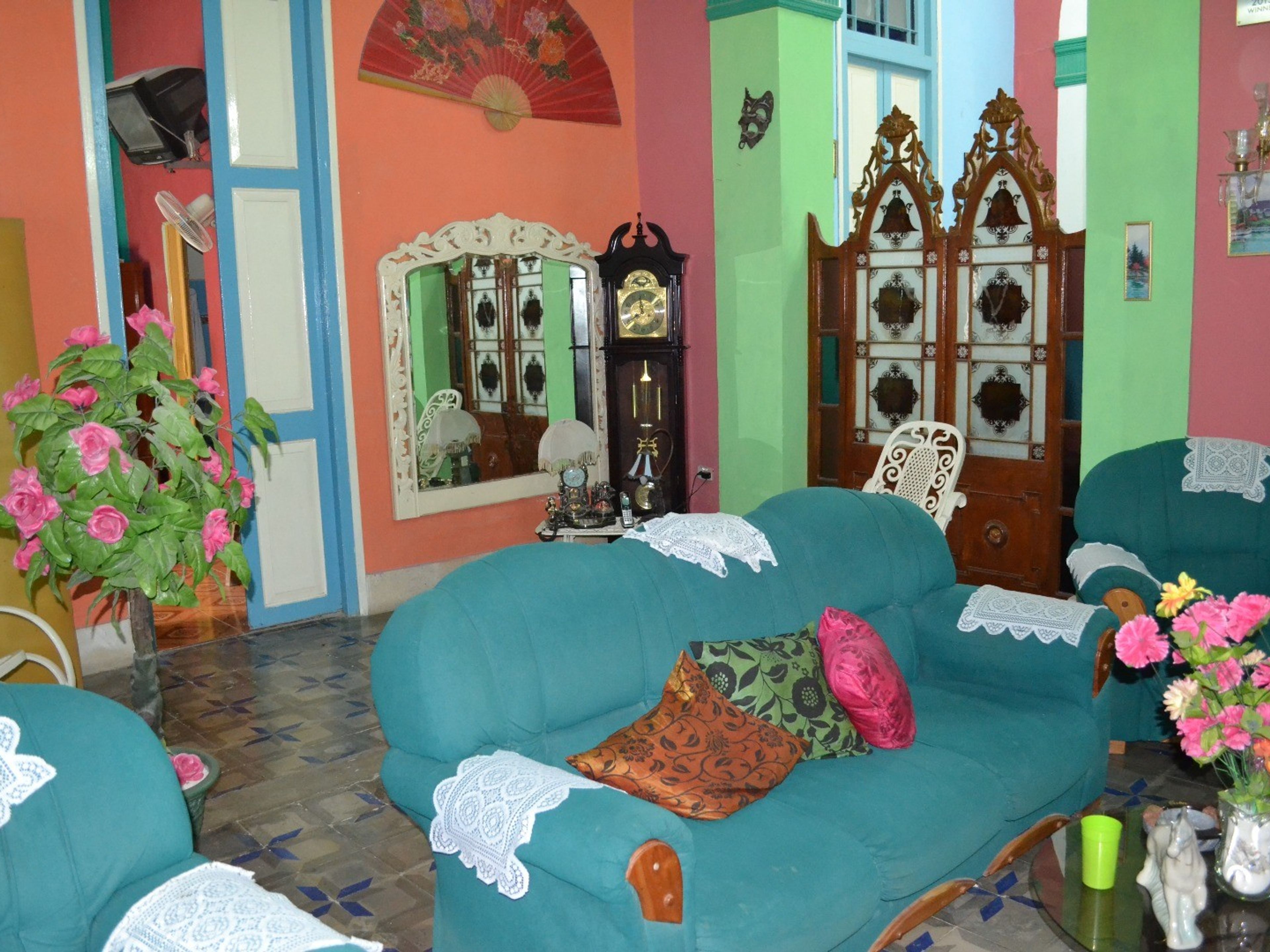 Casa Colonial 1715, LAMPARILLA, No. 324House living room