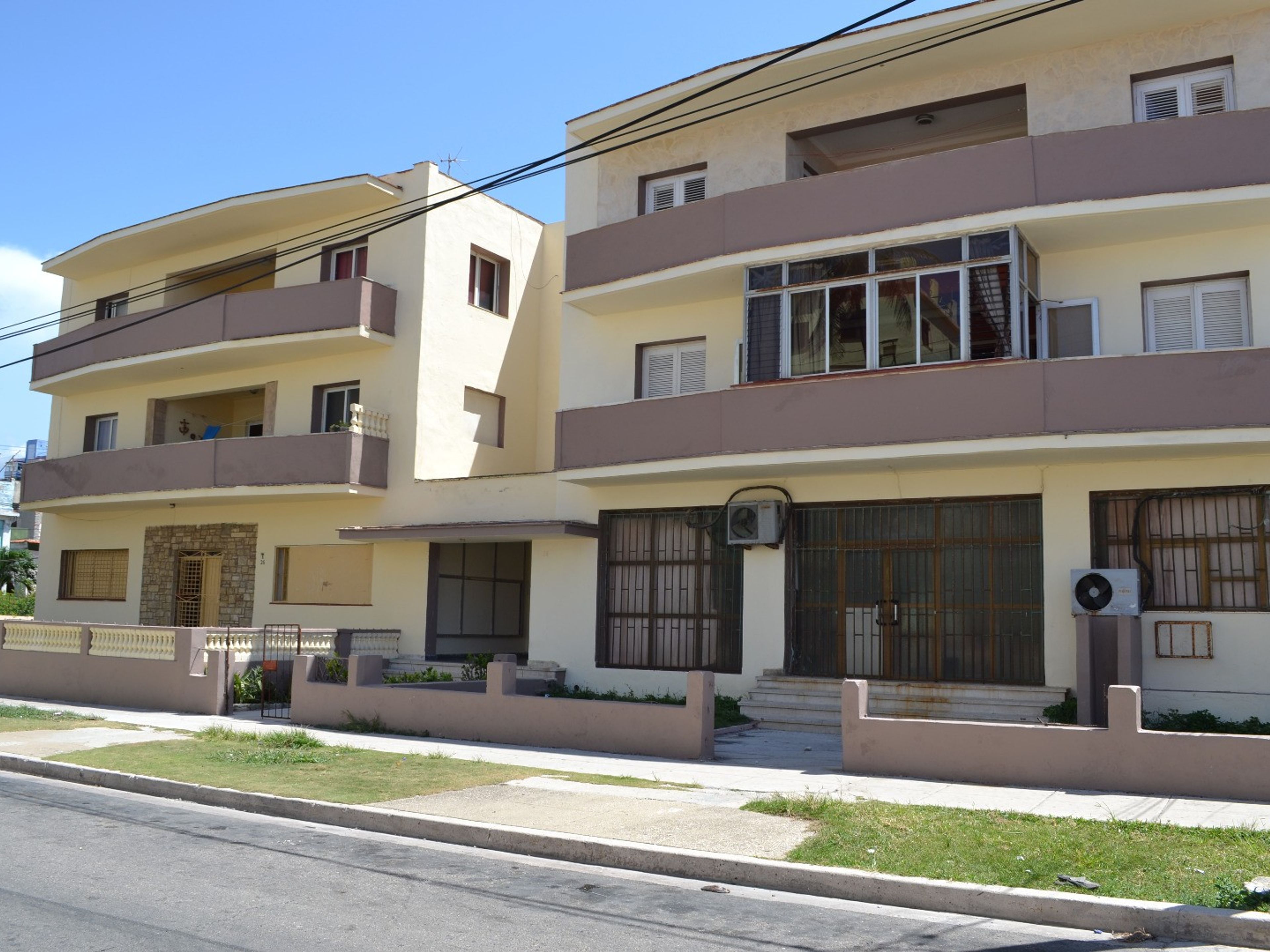 Дом Minerva Calderón, CALLE F, No. 24