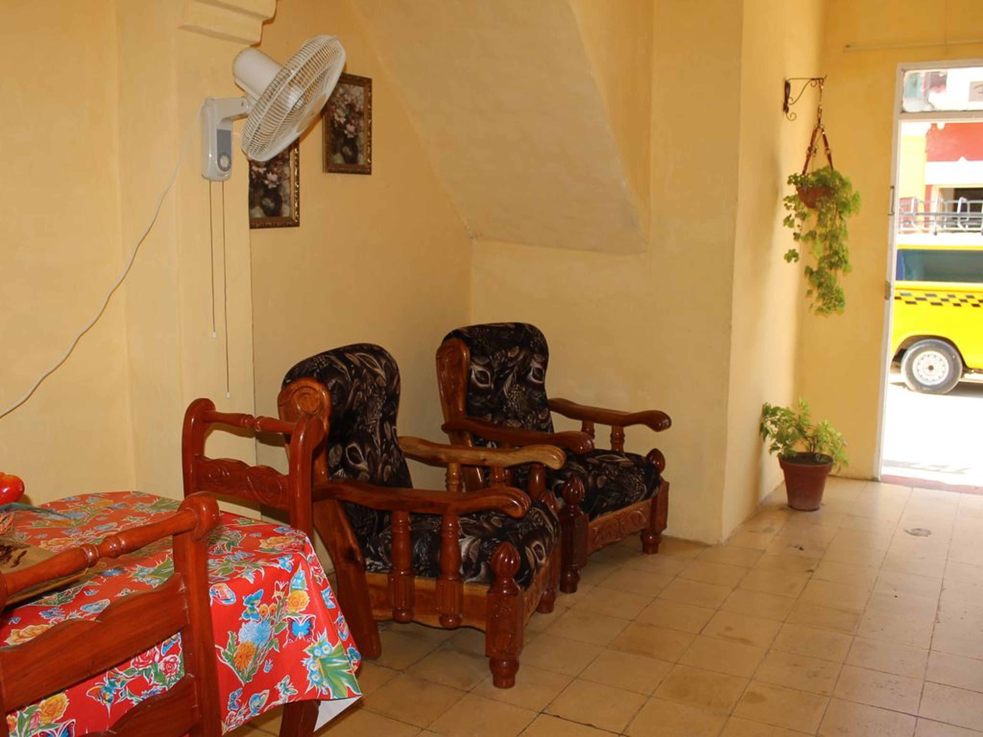 Hostal Trinidad Tropical, JESÚS BETANCOURT (Angustia), No. 174House's living and dinning room