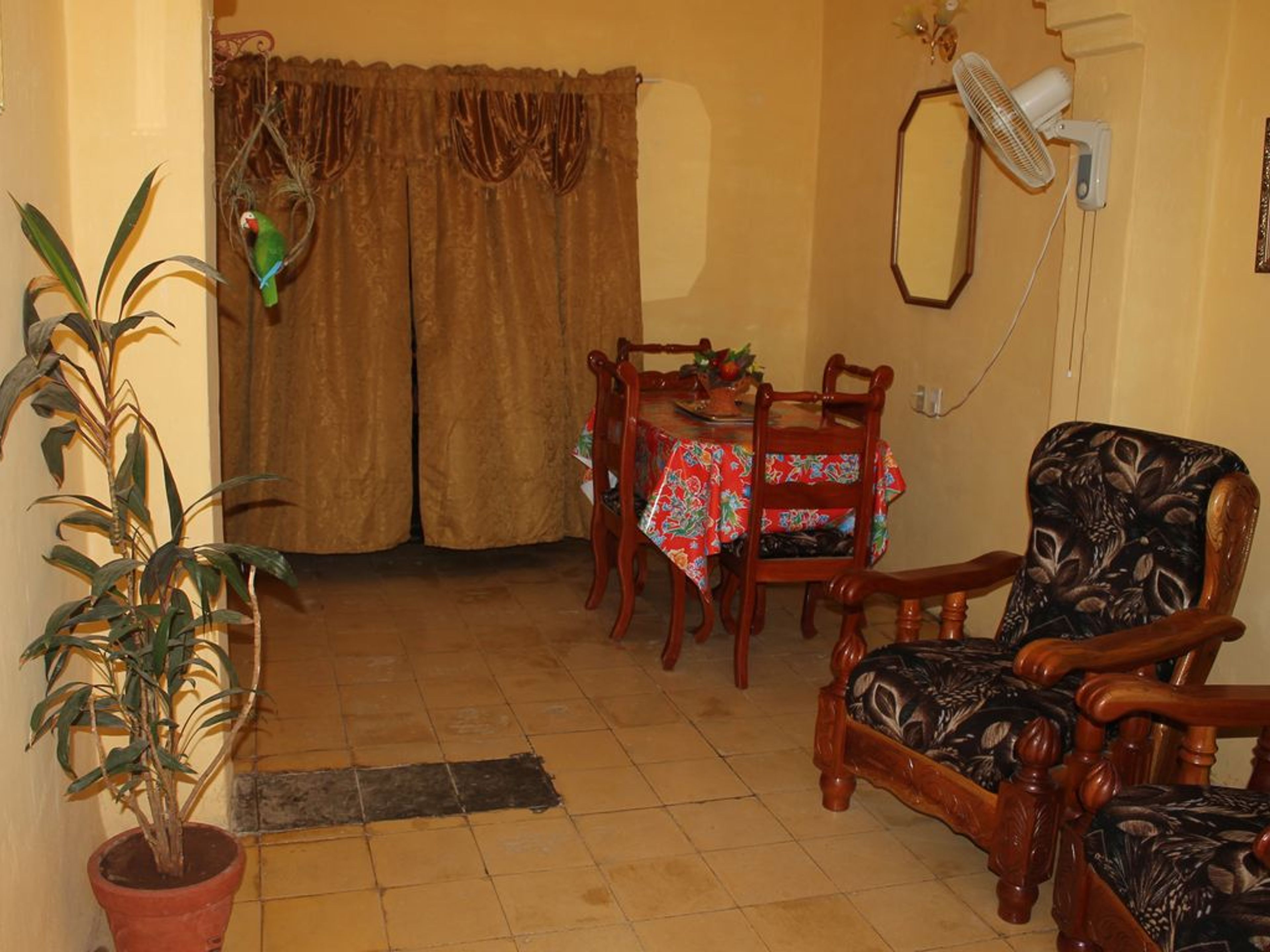 Hostal Trinidad Tropical, JESÚS BETANCOURT (Angustia), No. 174House's living and dinning room