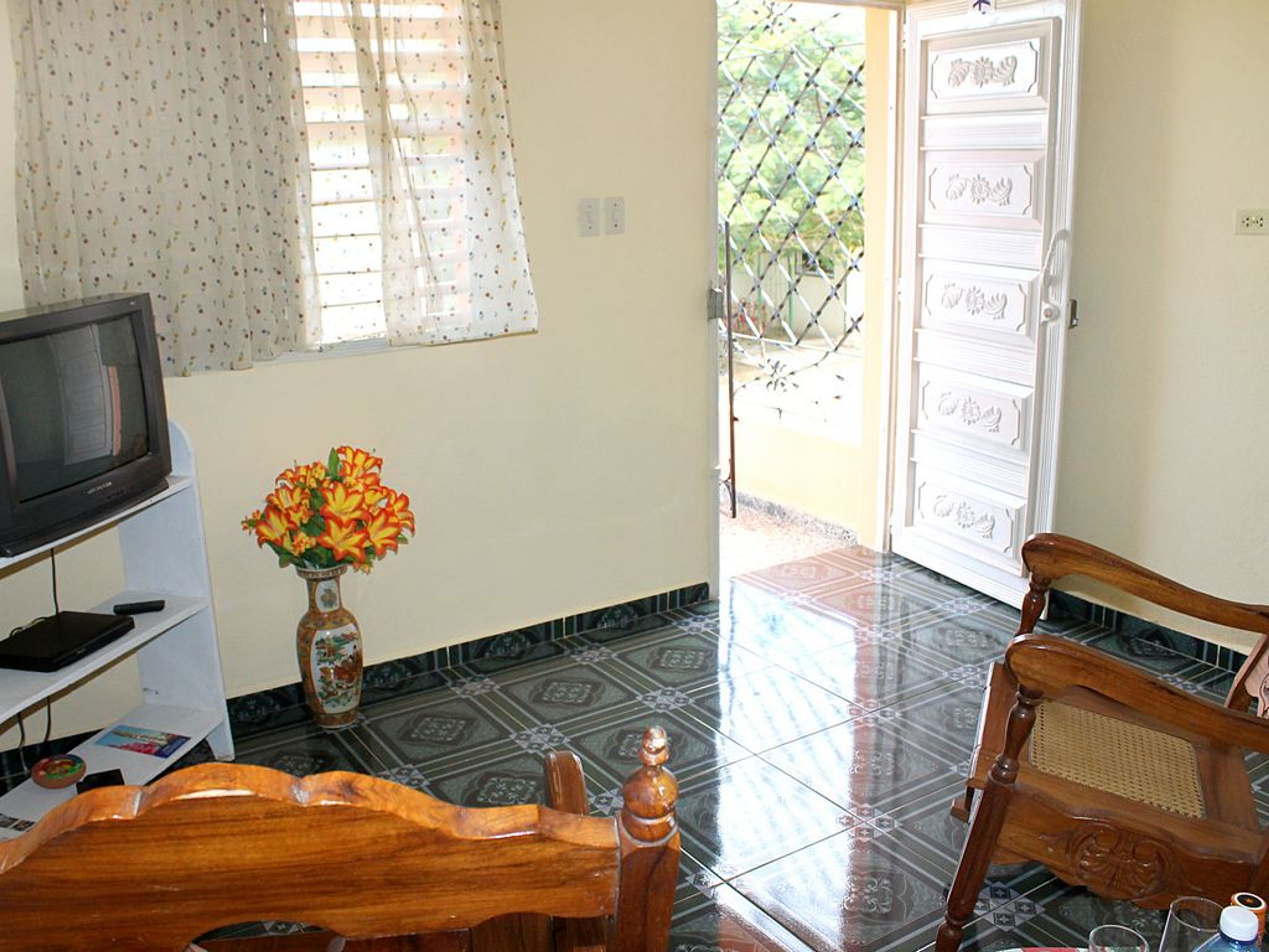 Hostal Hermanas Ruíz, ANDRÉS BERRO (América), No. 166House's living room