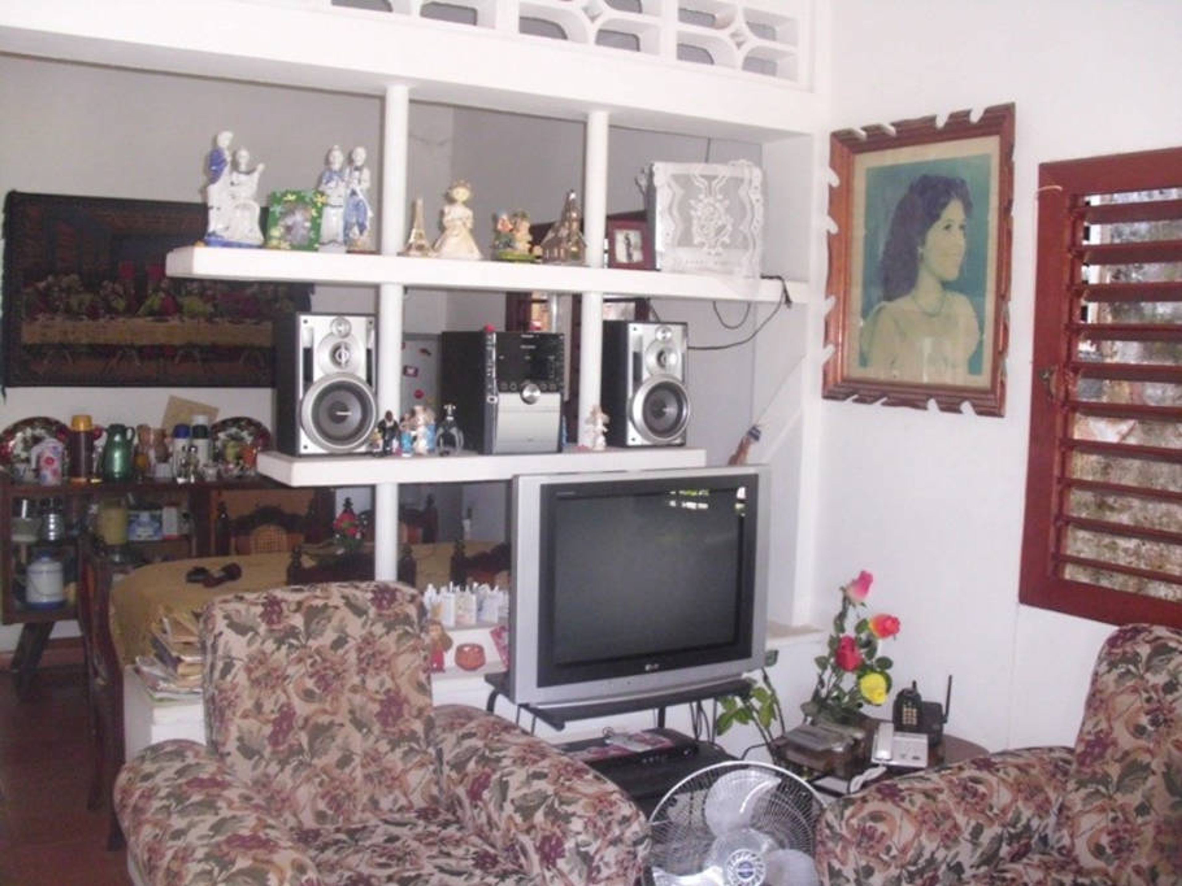 Дом Esperanza y Yilian, CAMILO CIENFUEGOS, No. 5-AHouse's living room