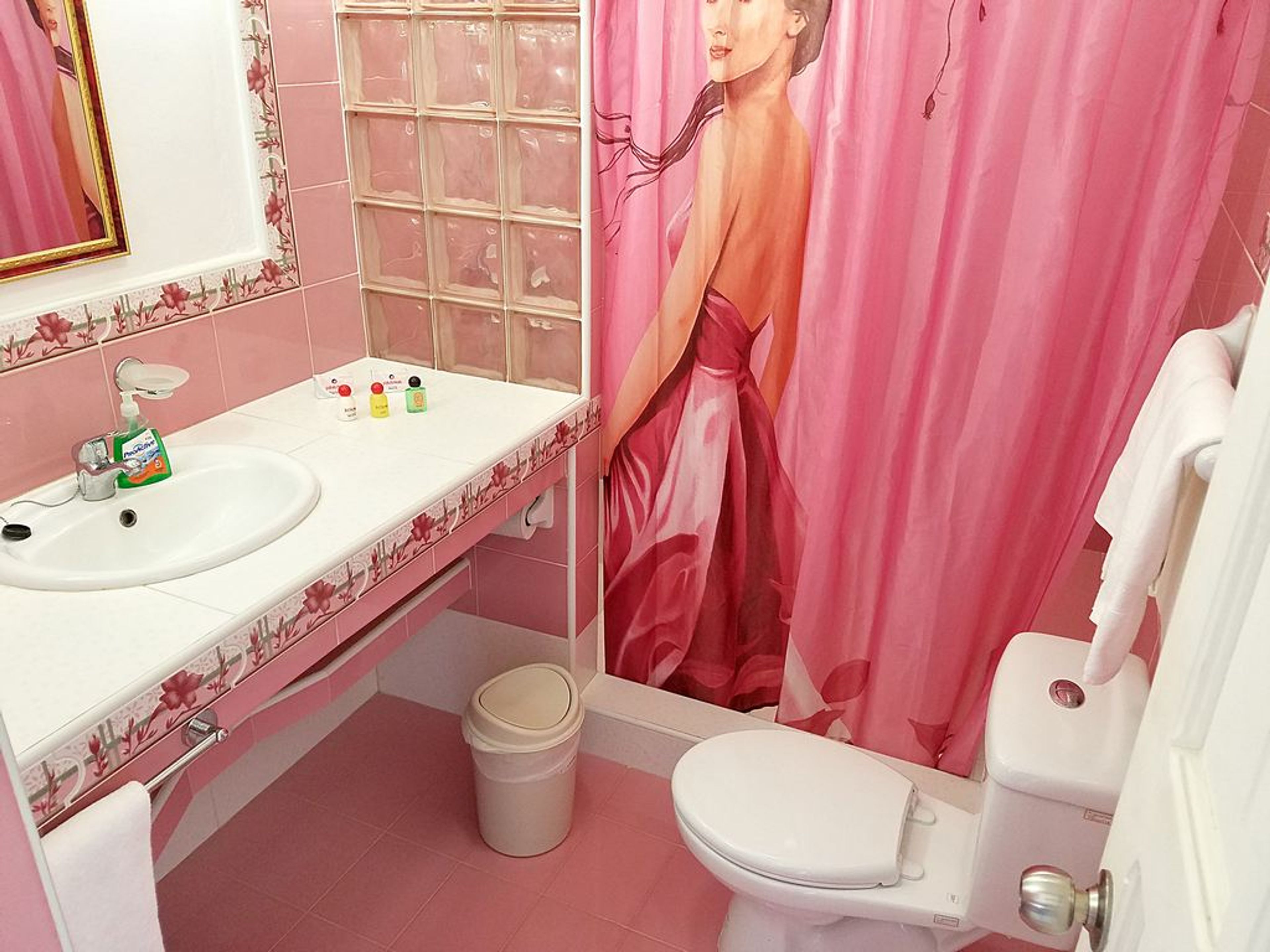 Hostal Palmeras, FRANK PAÍS (Del Carmen), No. 4Bathroom's 1 view