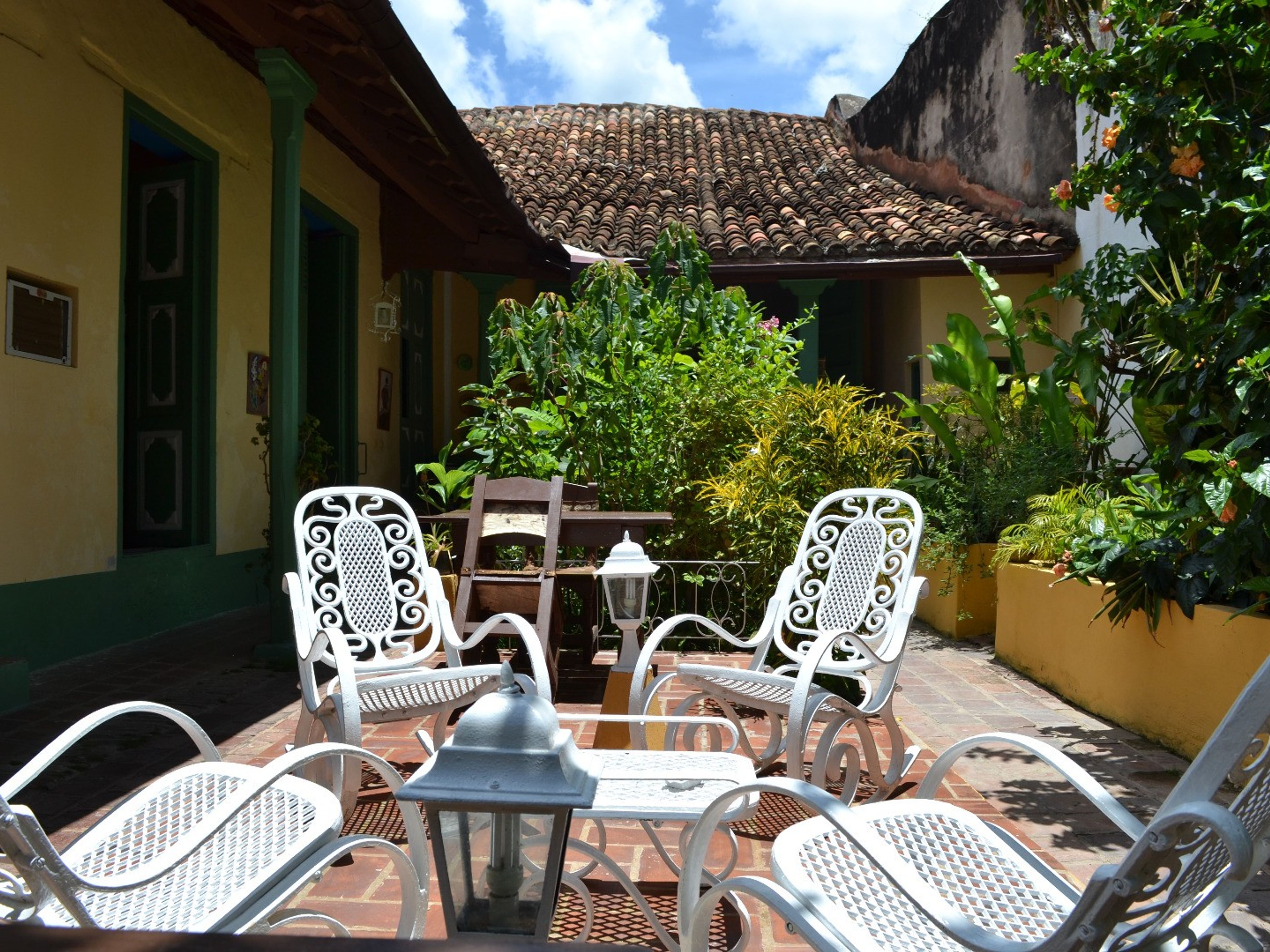 Casa Carlos Sotolongo, RUBÉN MARTÍNEZ VILLENA (Real), No. 33Inside patio view