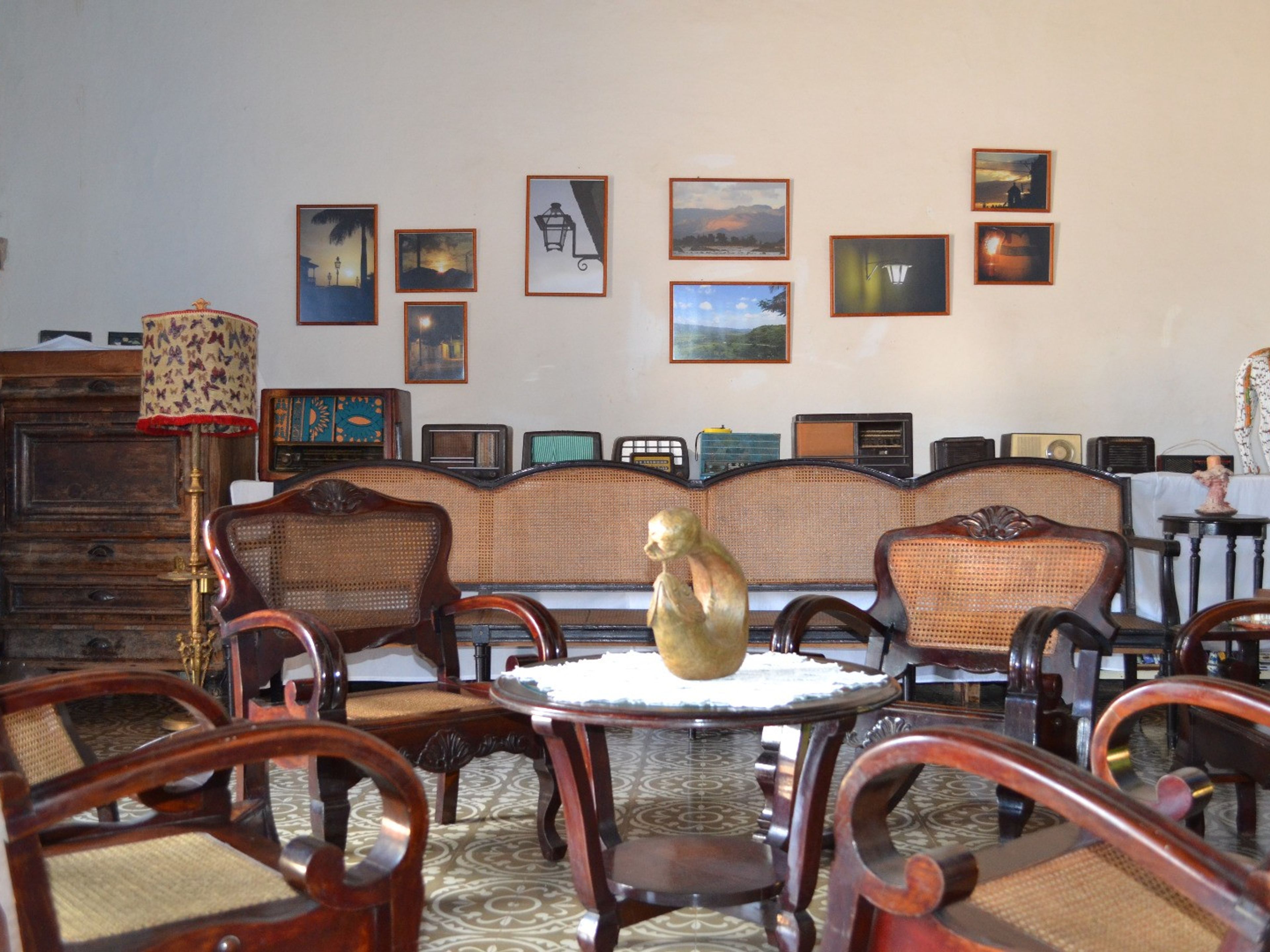 Casa Carlos Sotolongo, RUBÉN MARTÍNEZ VILLENA (Real), No. 33House living room