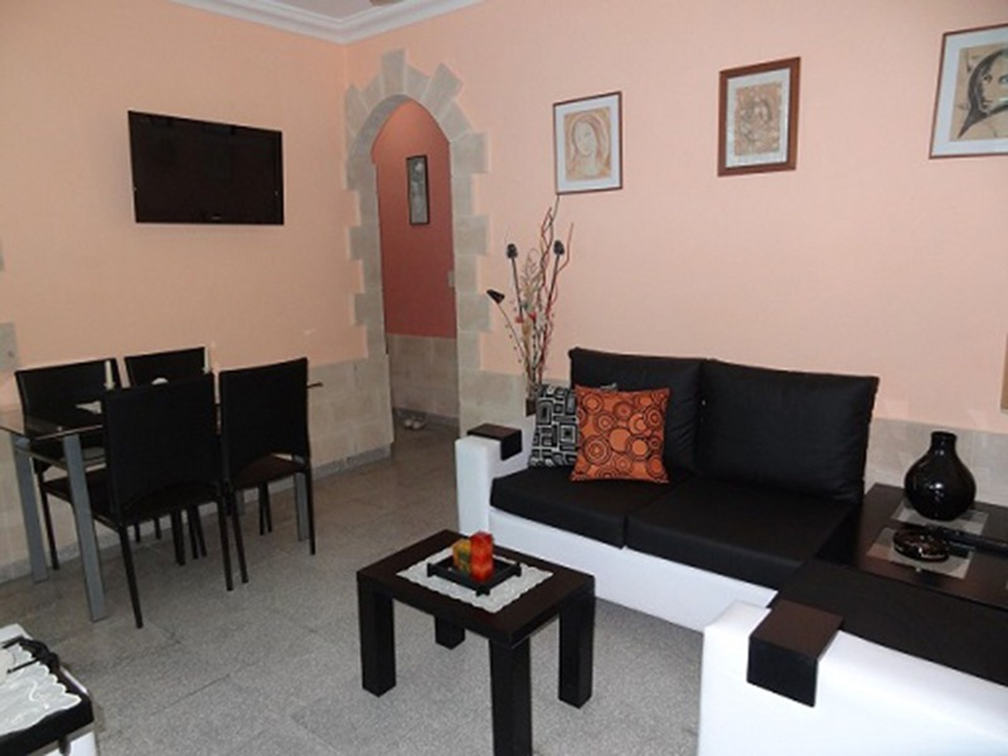 Casa Alemán, OFICIOS, No. 301House's living-dinning room
