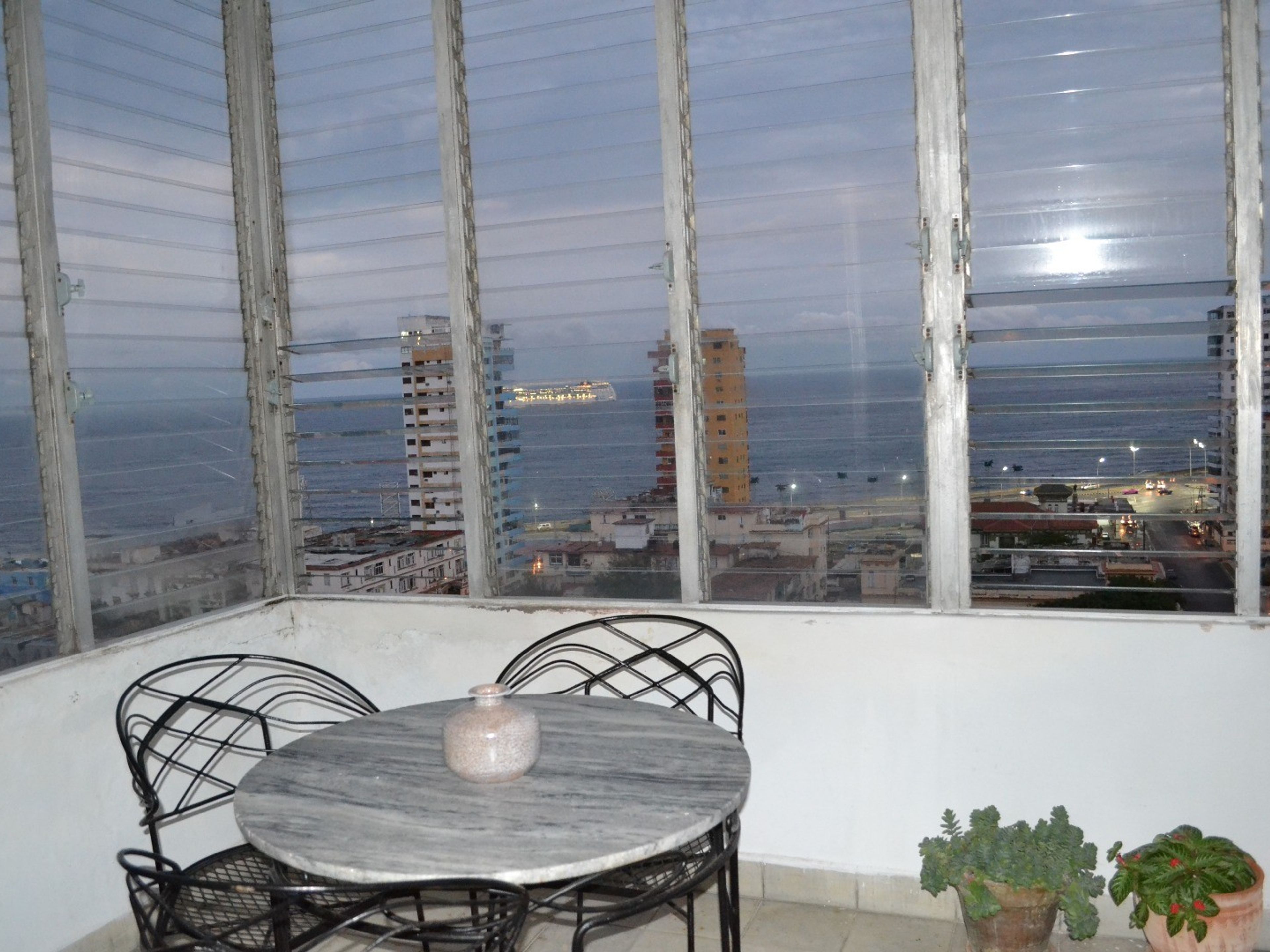 Apartamento Bella Habana, CALLE 15, No. 152Apartment's balcony with sea view