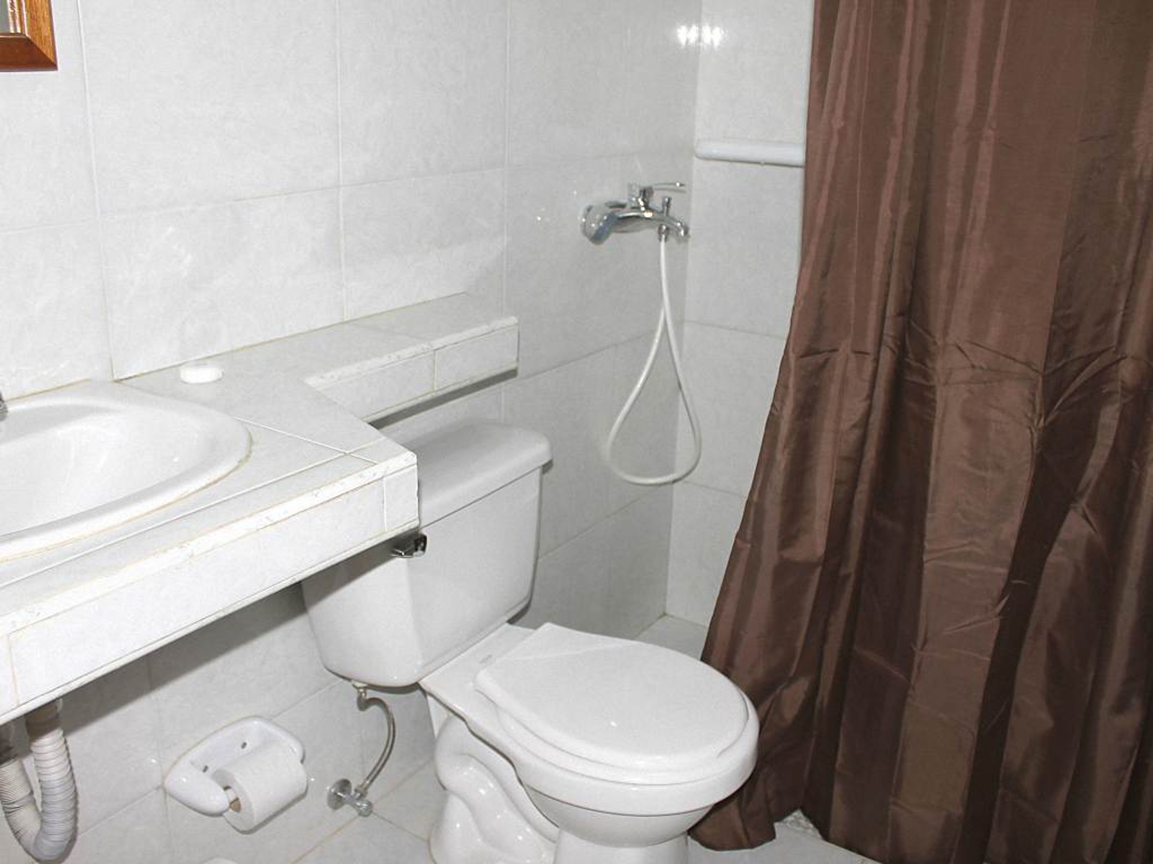 Hostal Barceló, CALLEJÓN DE GALDÓS, No. 3 - Bathroom's view 2