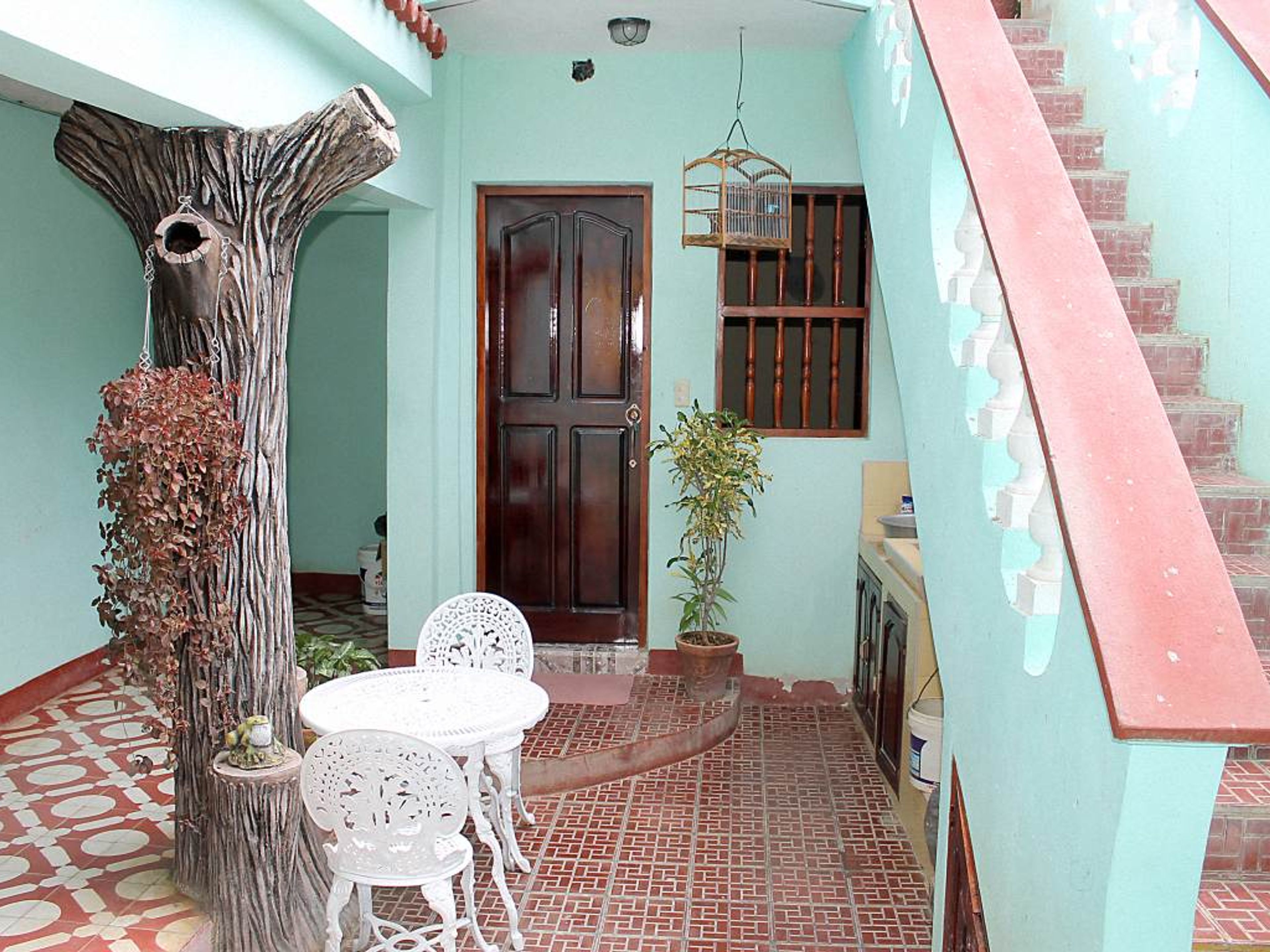 Hostal Barceló, CALLEJÓN DE GALDÓS, No. 3House's inside patio view
