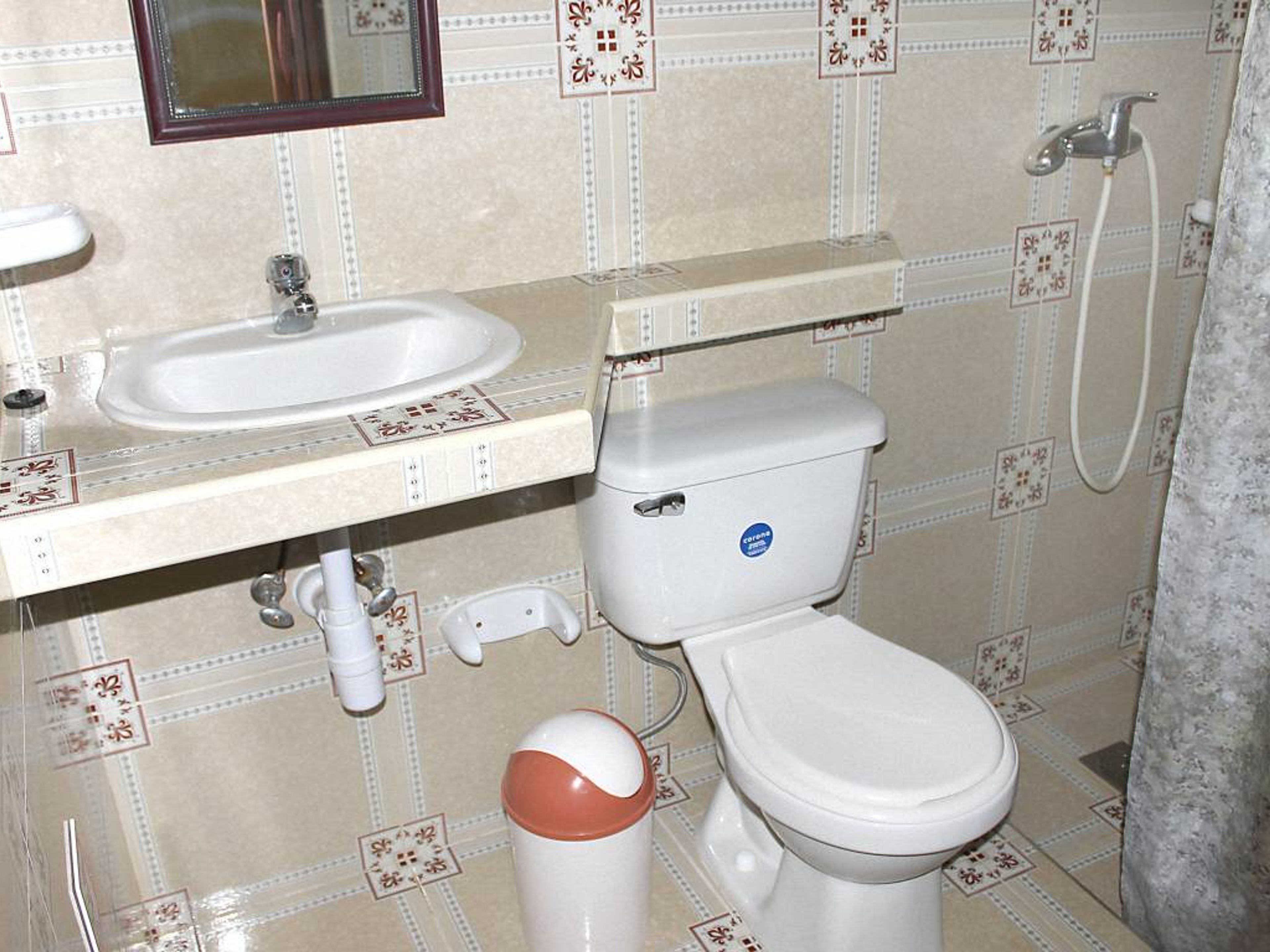 Hostal Barceló, CALLEJÓN DE GALDÓS, No. 3Bathroom's view 1