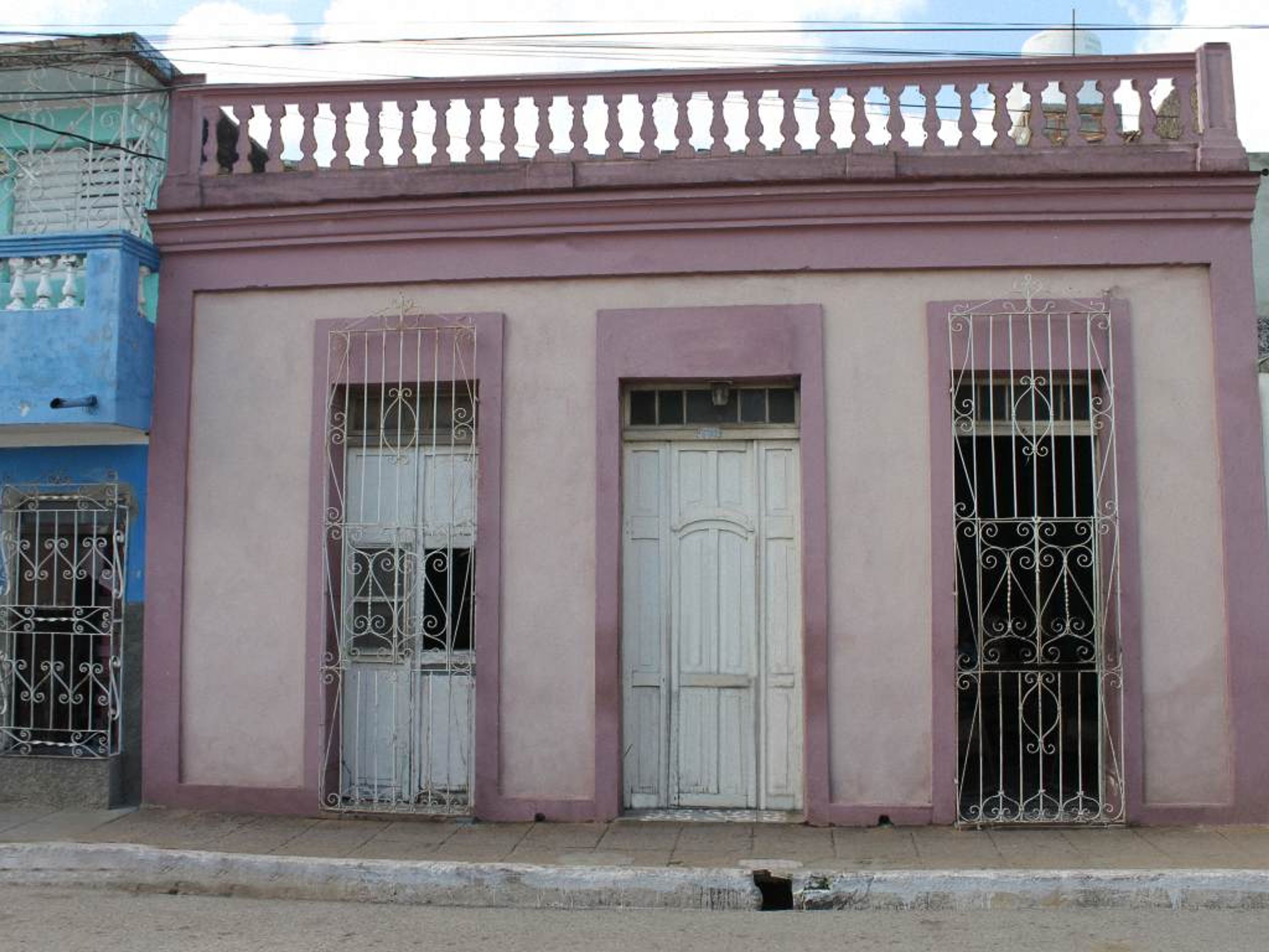 Hostal Álvarez, FRANK PAÍS (Del Carmen) No. 131