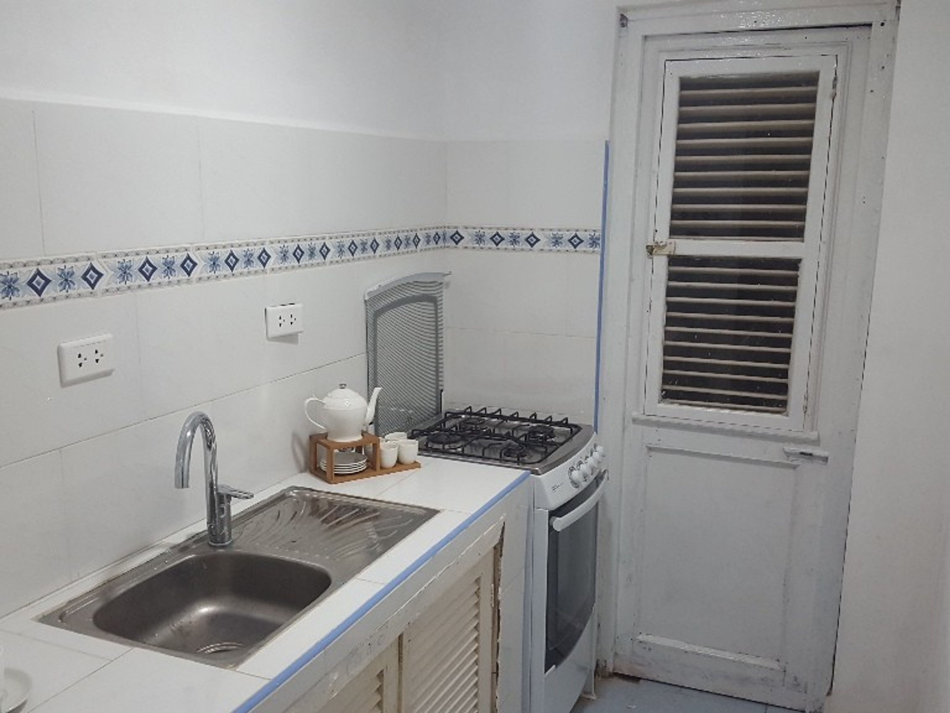 Hostal Cerquitica de Malecón 2, SAN LÁZARO, No. 119Apartment's kitchen view