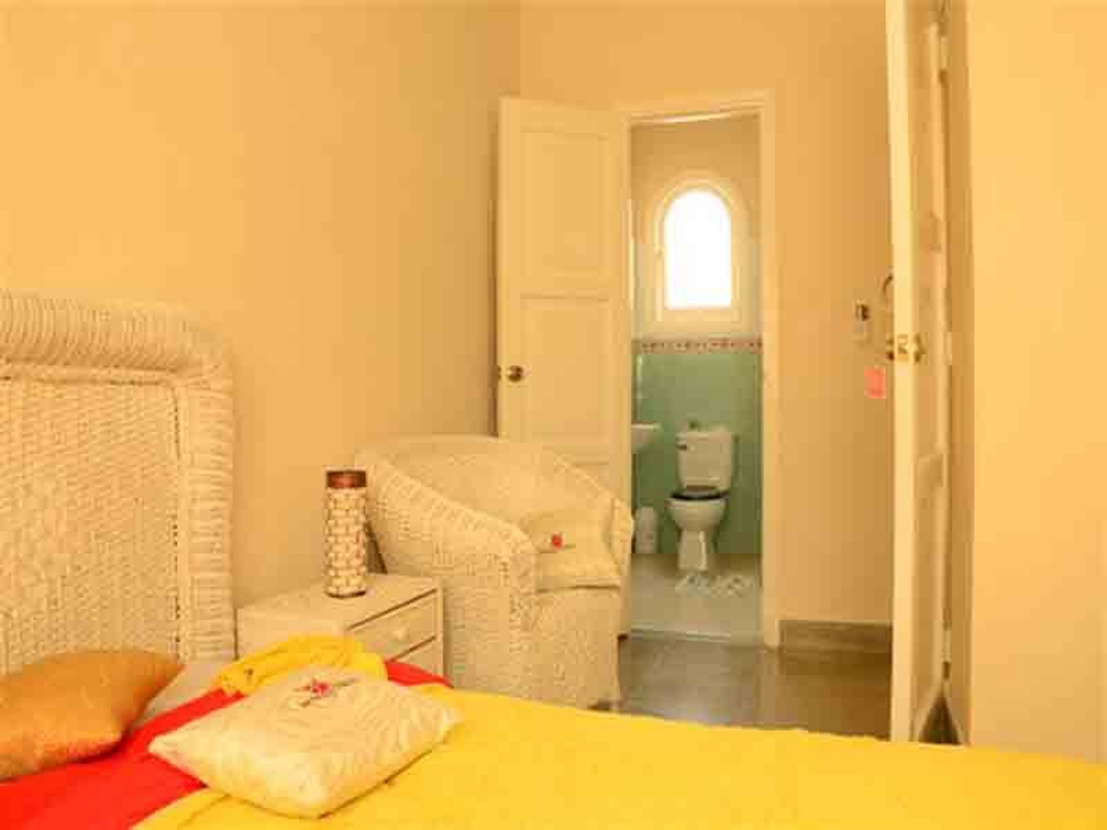 Hostal 4 Mosqueteros, CALLE E, No. 505Room's details