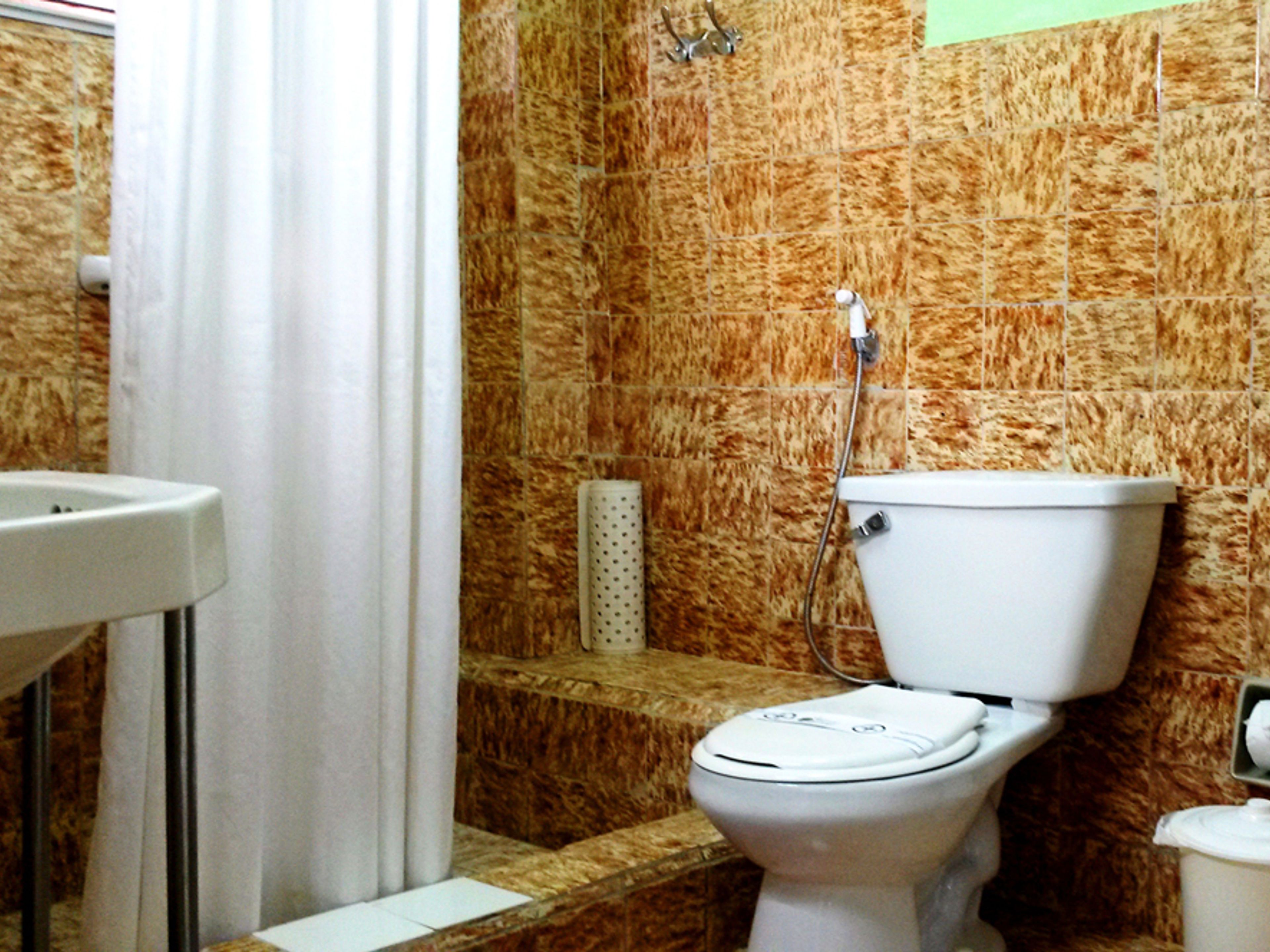 Hostales Yaneva Filial, SAN MARTIN, No. 813Bathroom´s view