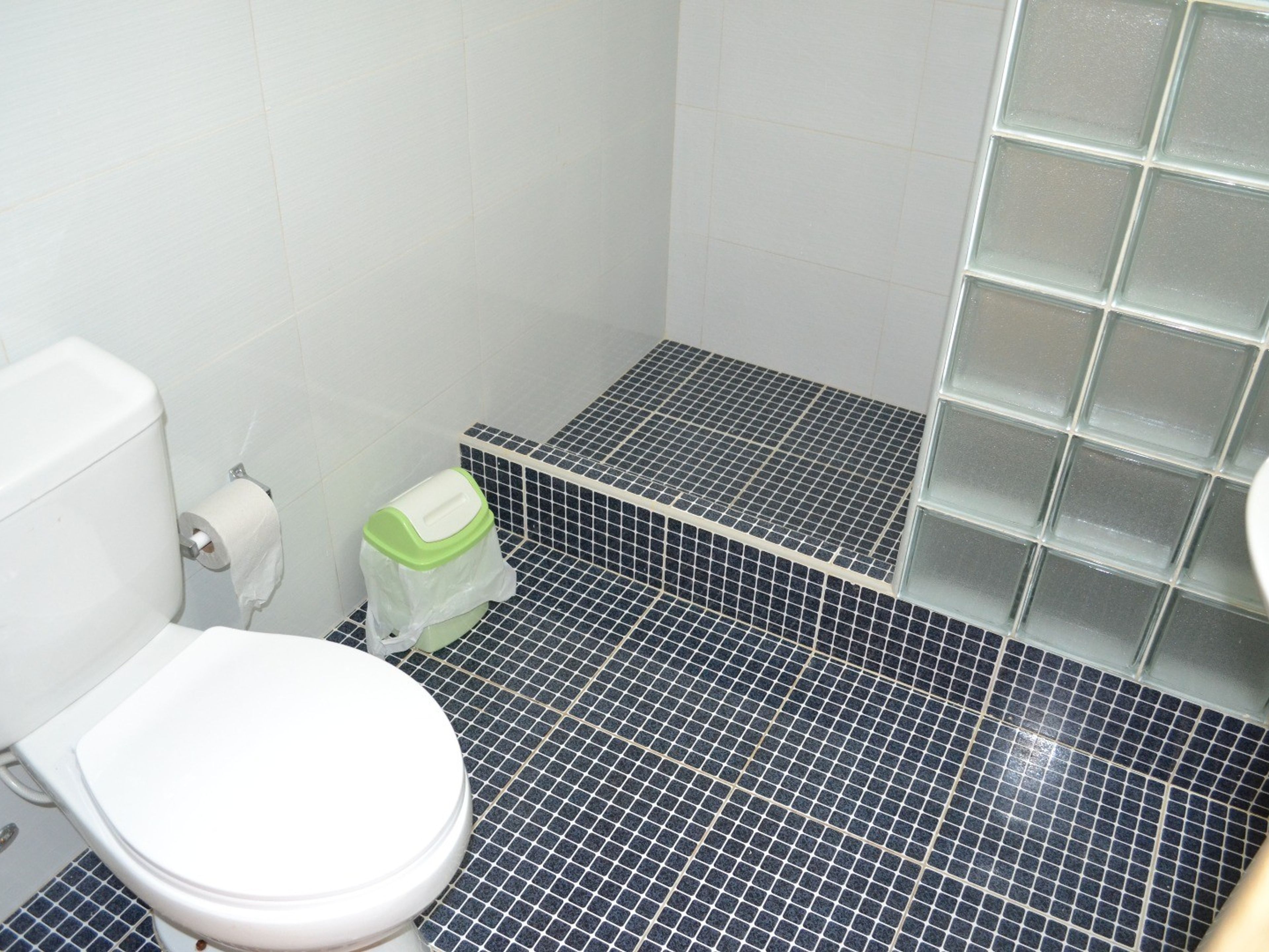 Cuba y Chacón Apartment 1, CUBA, No. 90Bathroom's view
