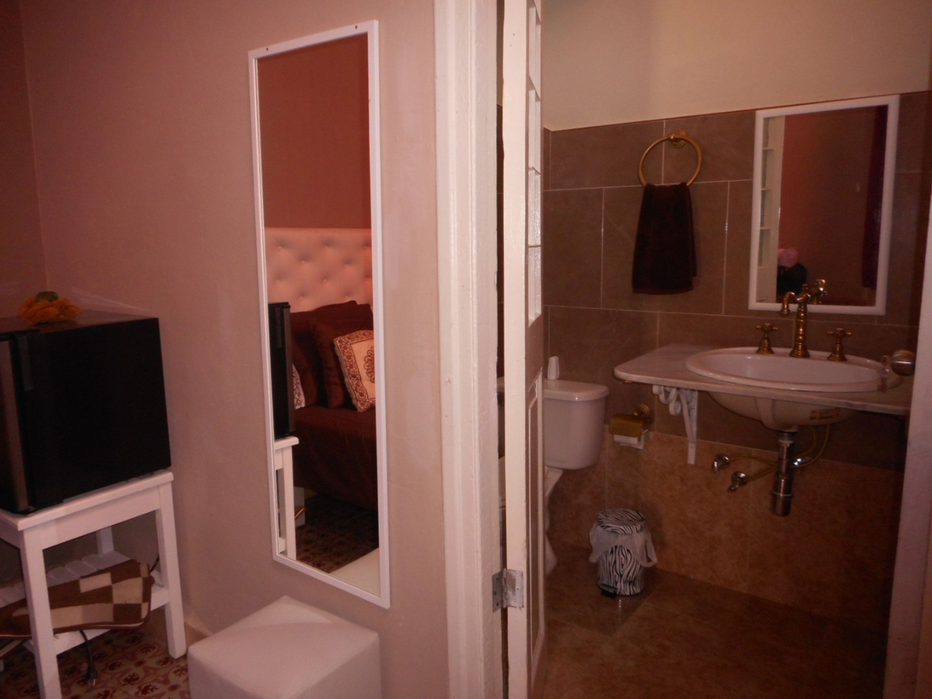 Hostal Las Mil y Una Noches, ACOSTA, No. 216Private bathroom 1
