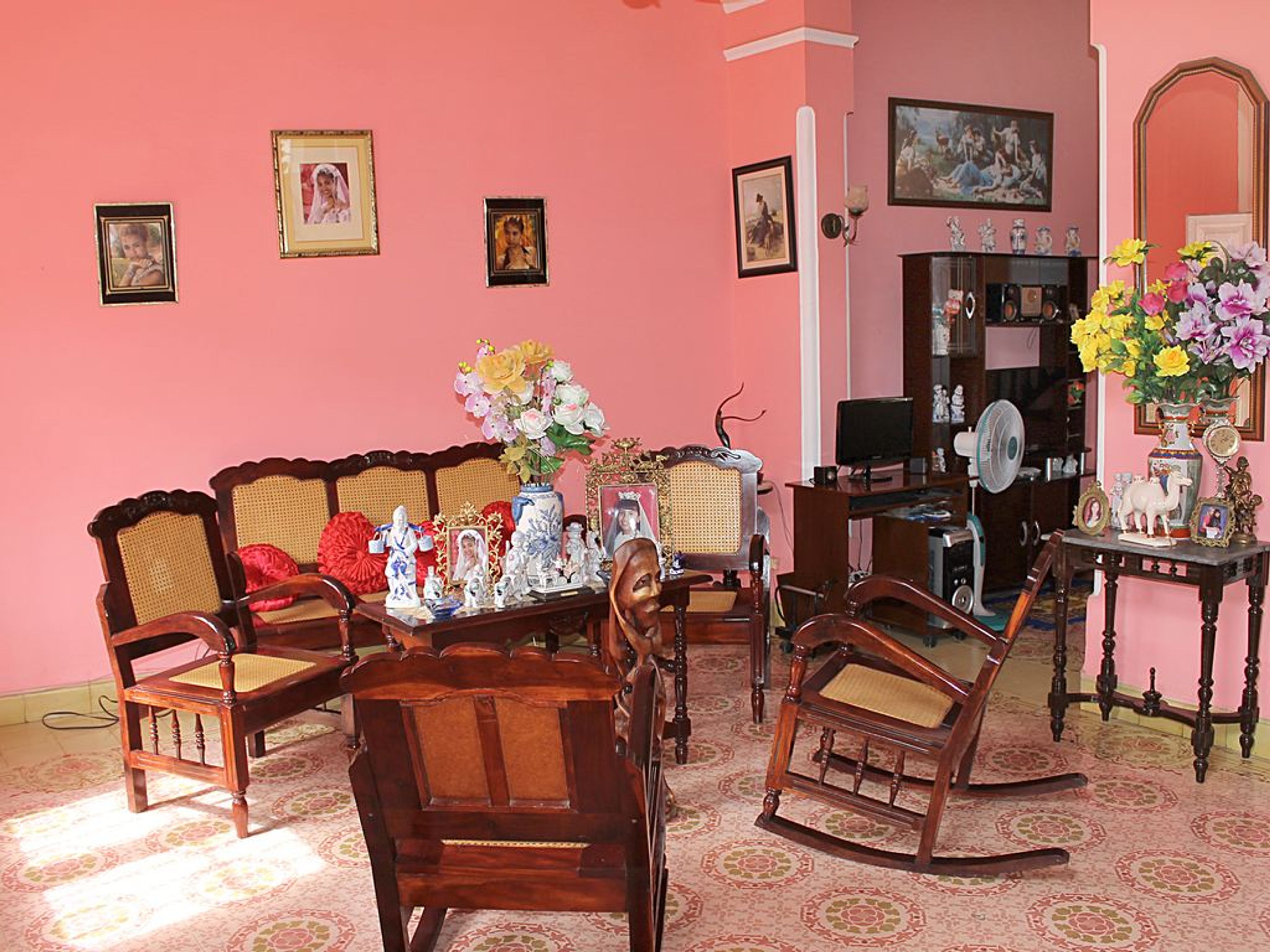 Hostal Bianca, FRANCISCO PETTERSEN (Callejón Chinchiquirá), No.112House's living room