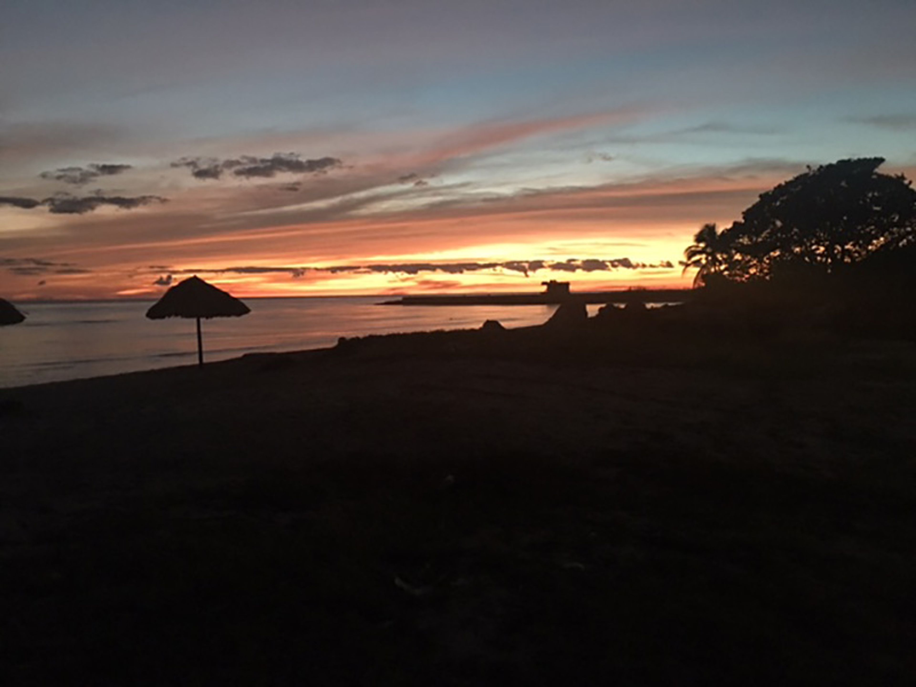 Hostal Bahia, PLAYA GIRÓNSunset at playa larga beach