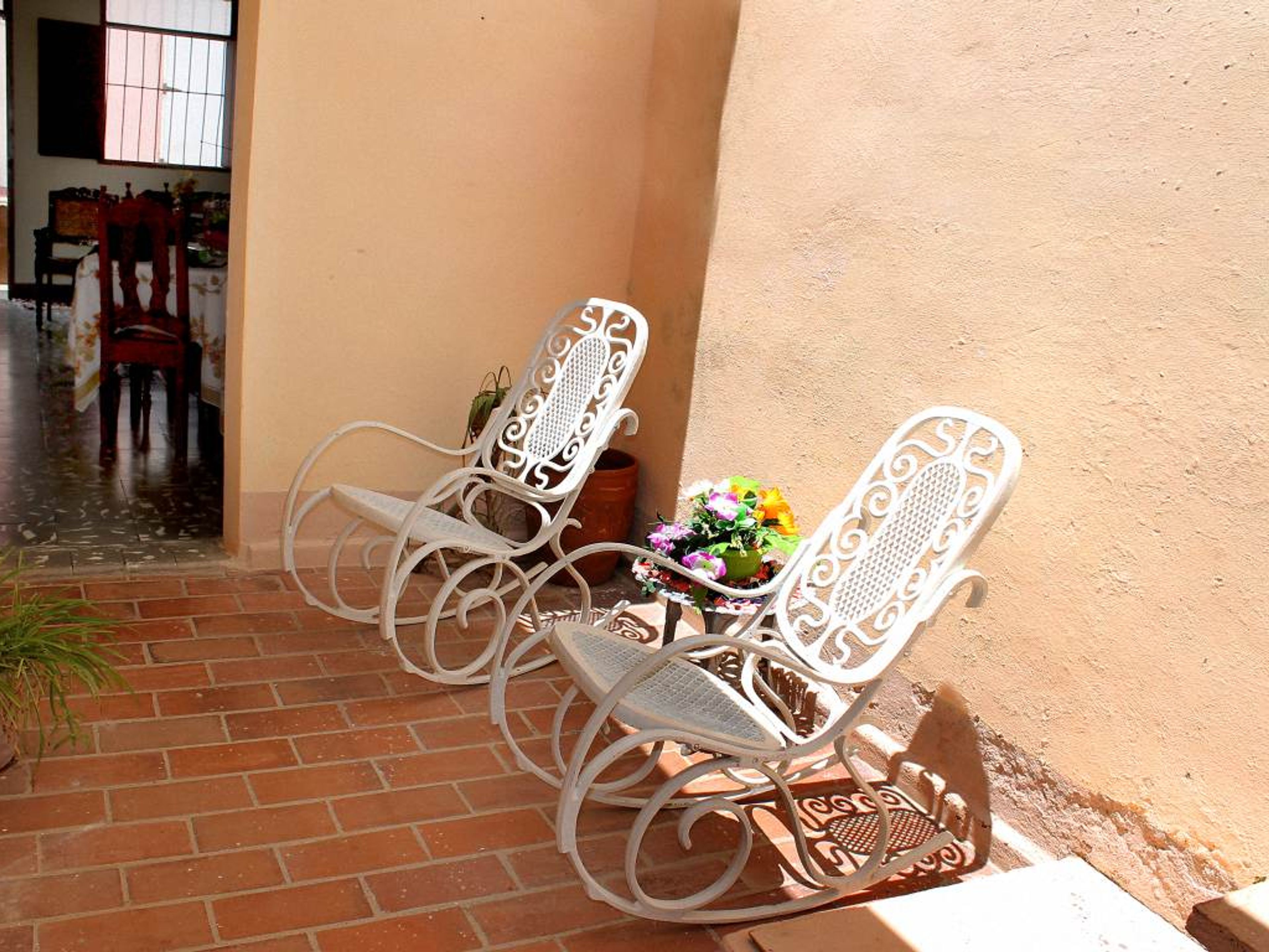 Hostal Migdalia, MEDIA LUNA (Ernesto Valdés Muñoz), No. 55-BHouse's inside patio view