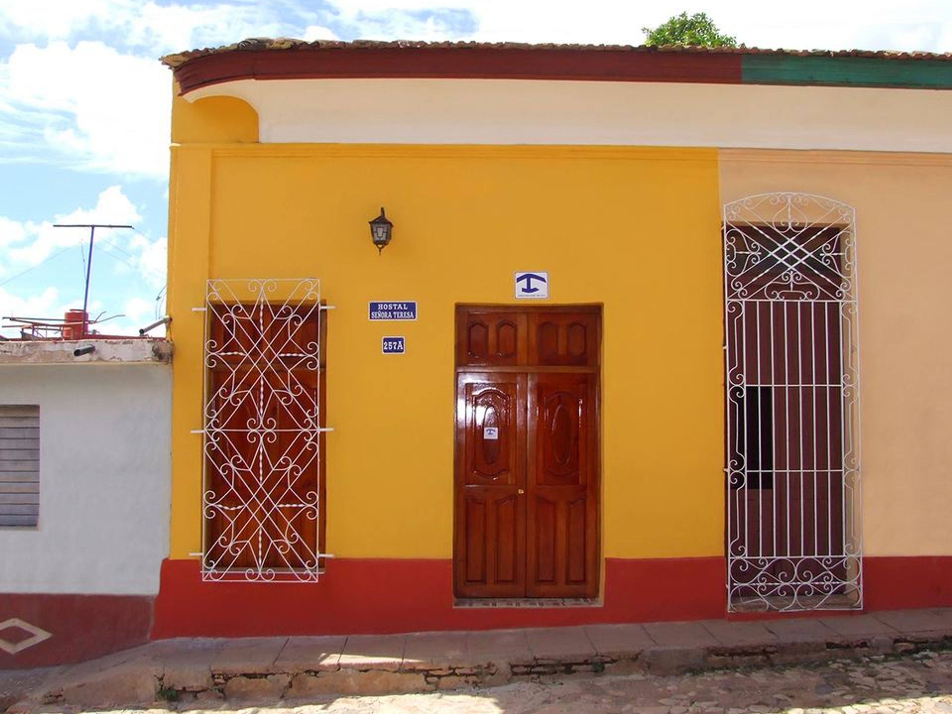 Hostal Sra. Teresa, JULIO ANTONIO MELLA (Guásima), No.257 A