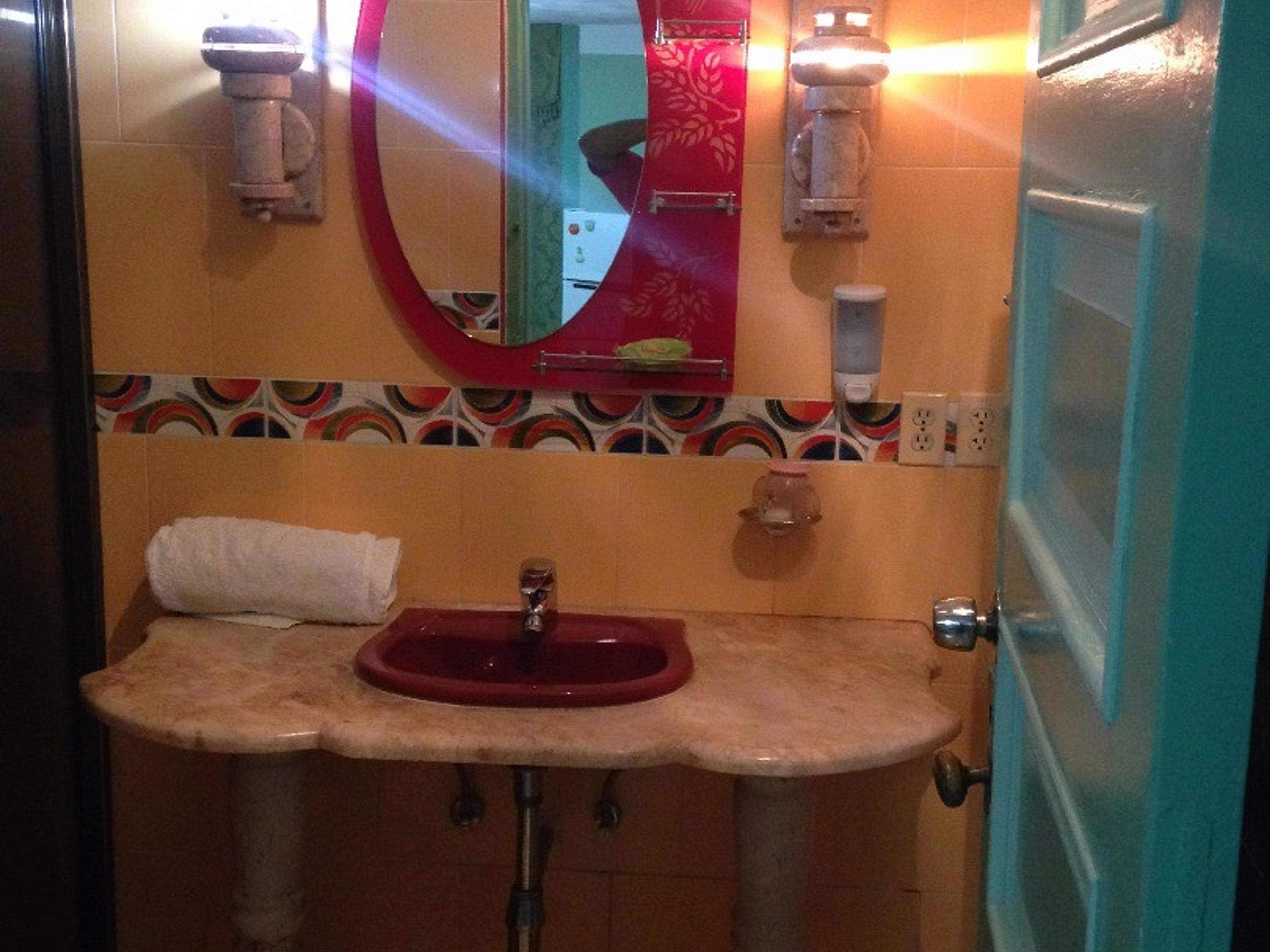 Casa Quintela, HABANA, No. 301Bathroom view