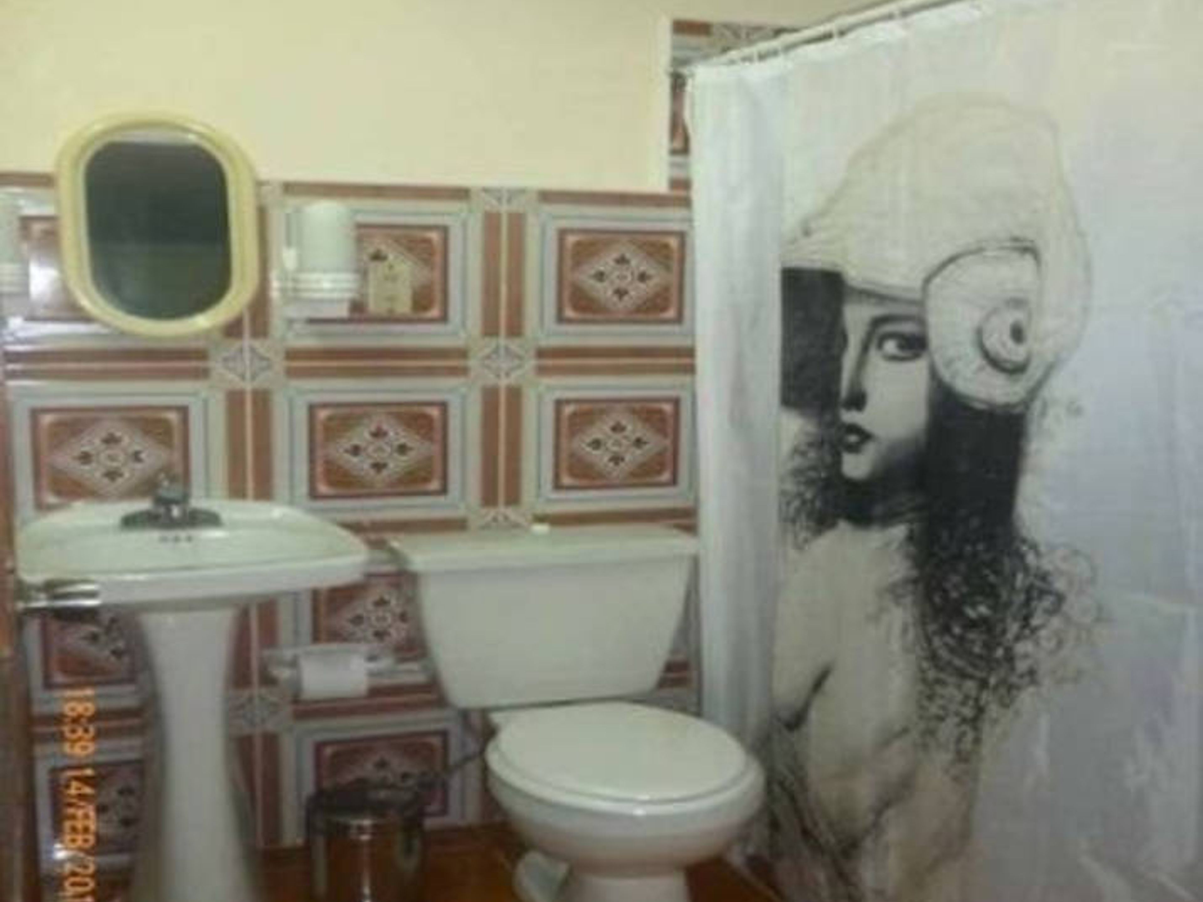 Hostal Guanaba´s nest, PLAYA GIRONprivate bathroom 1