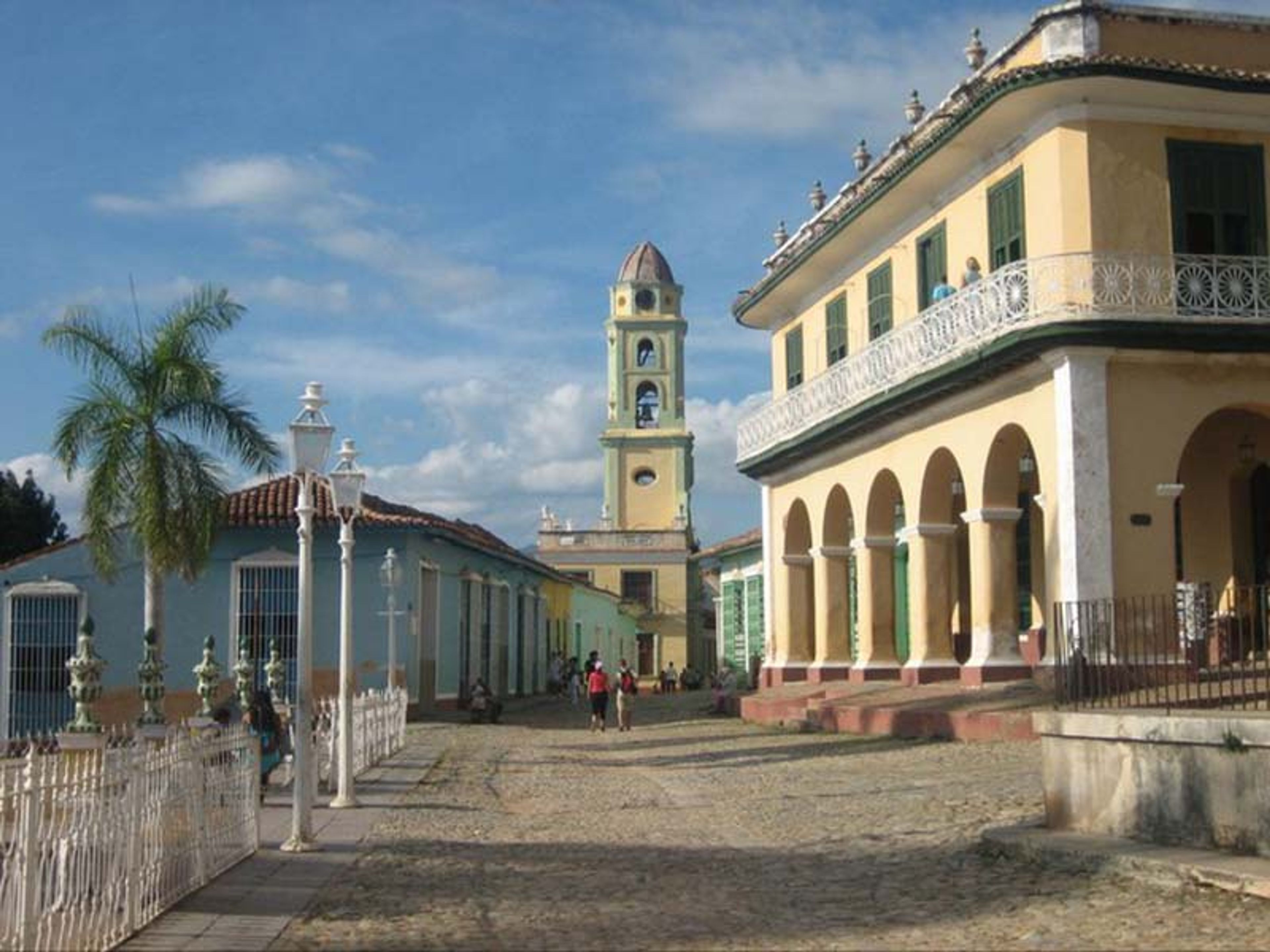 Hostal Ivon y Tony, MIGUEL CALZADA (Borrell), No.129Mayor Square