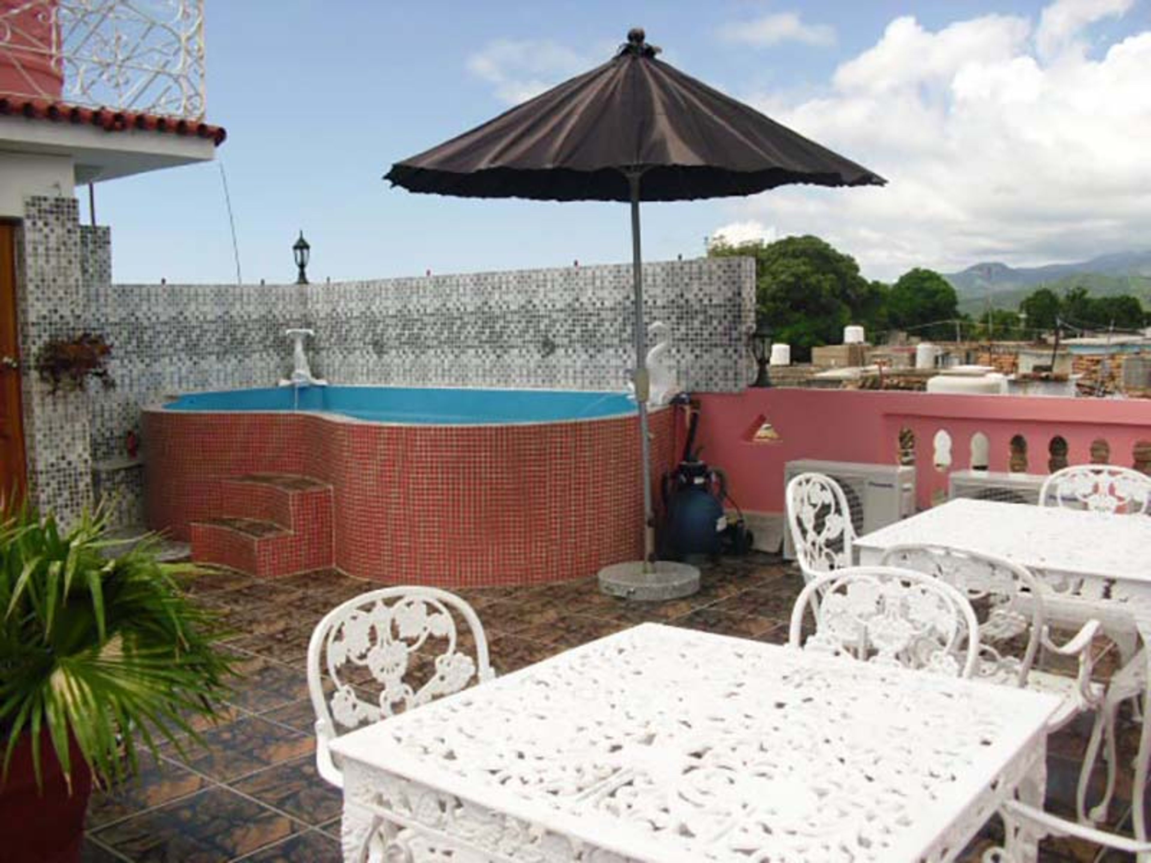 Hostal Ivon y Tony, MIGUEL CALZADA (Borrell), No.129 - House's terrace view
