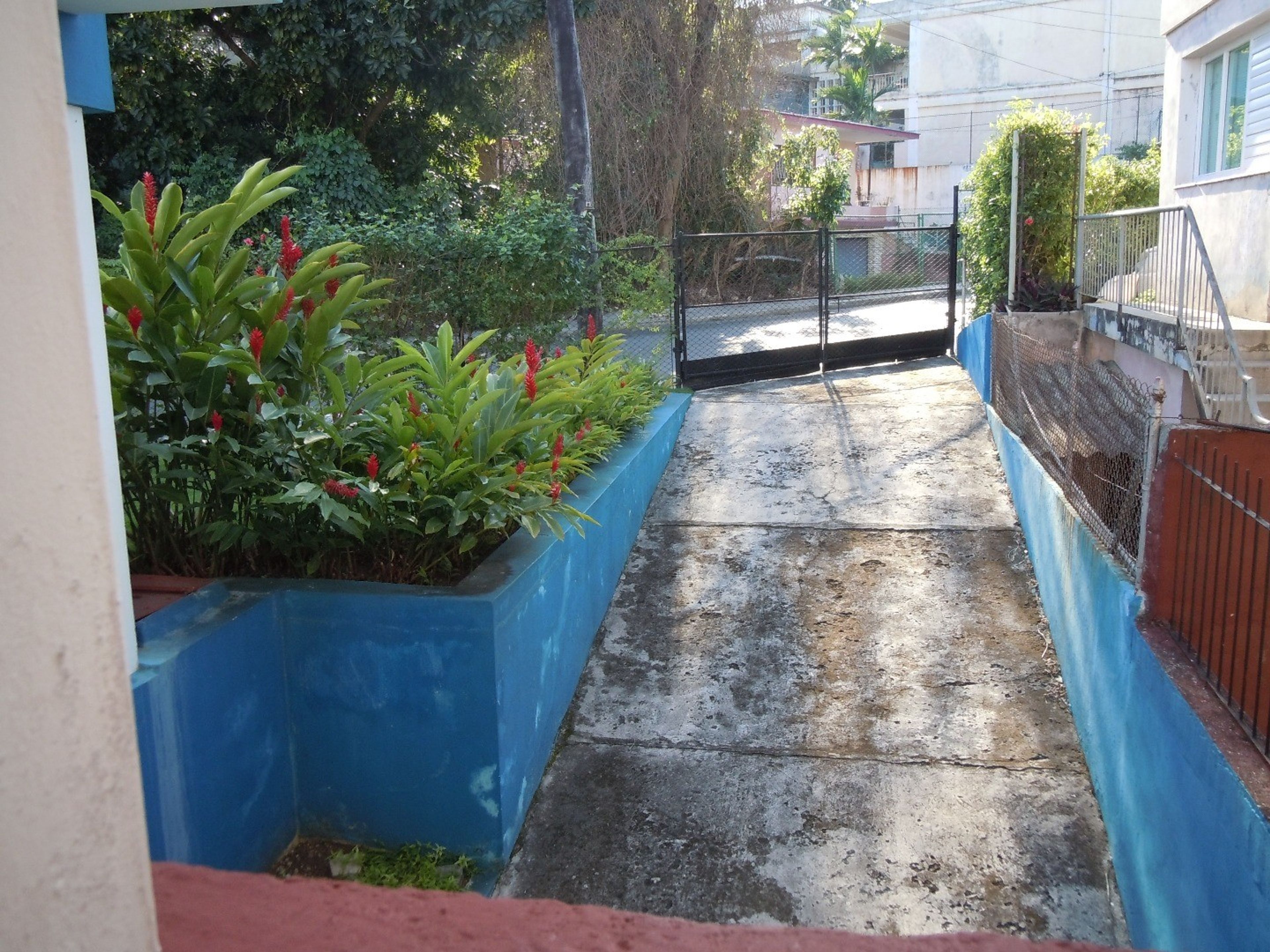 Casa Raquel, ULLOA, No. 362House's garage view