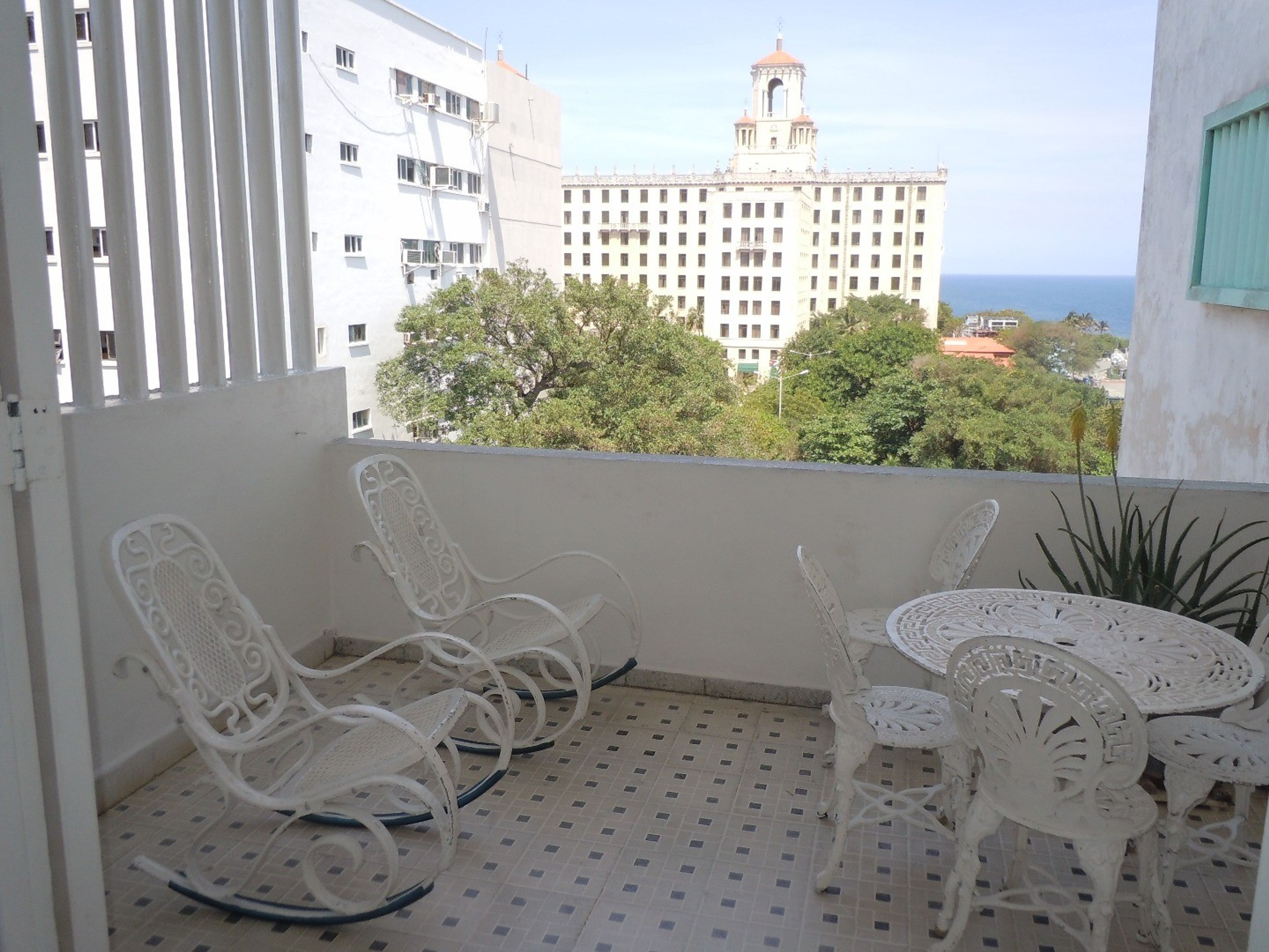 Дом de Cristina y Pedro, CALLE 21, No. 15Apartment's balcony with city view