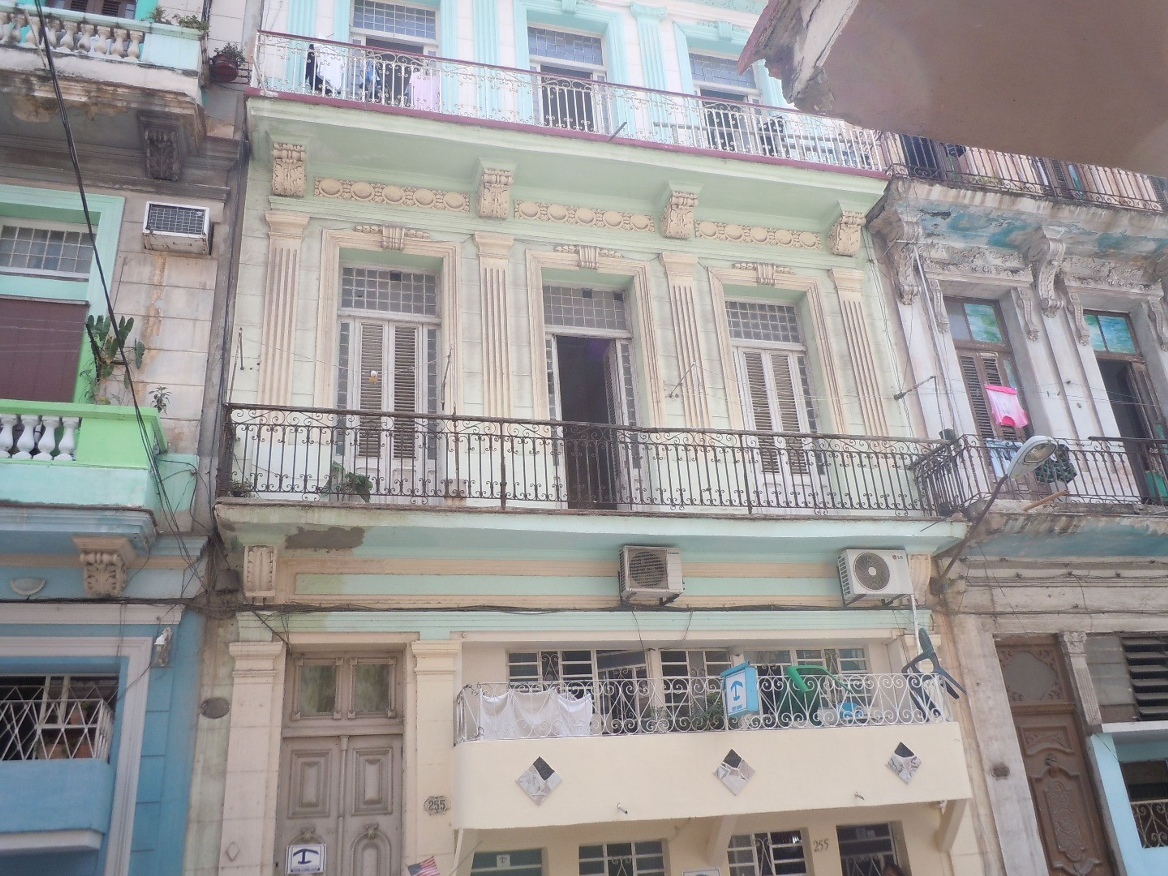 Дом a la Sombra del Capitolio, SAN JOSÉ (San Martín), No. 255