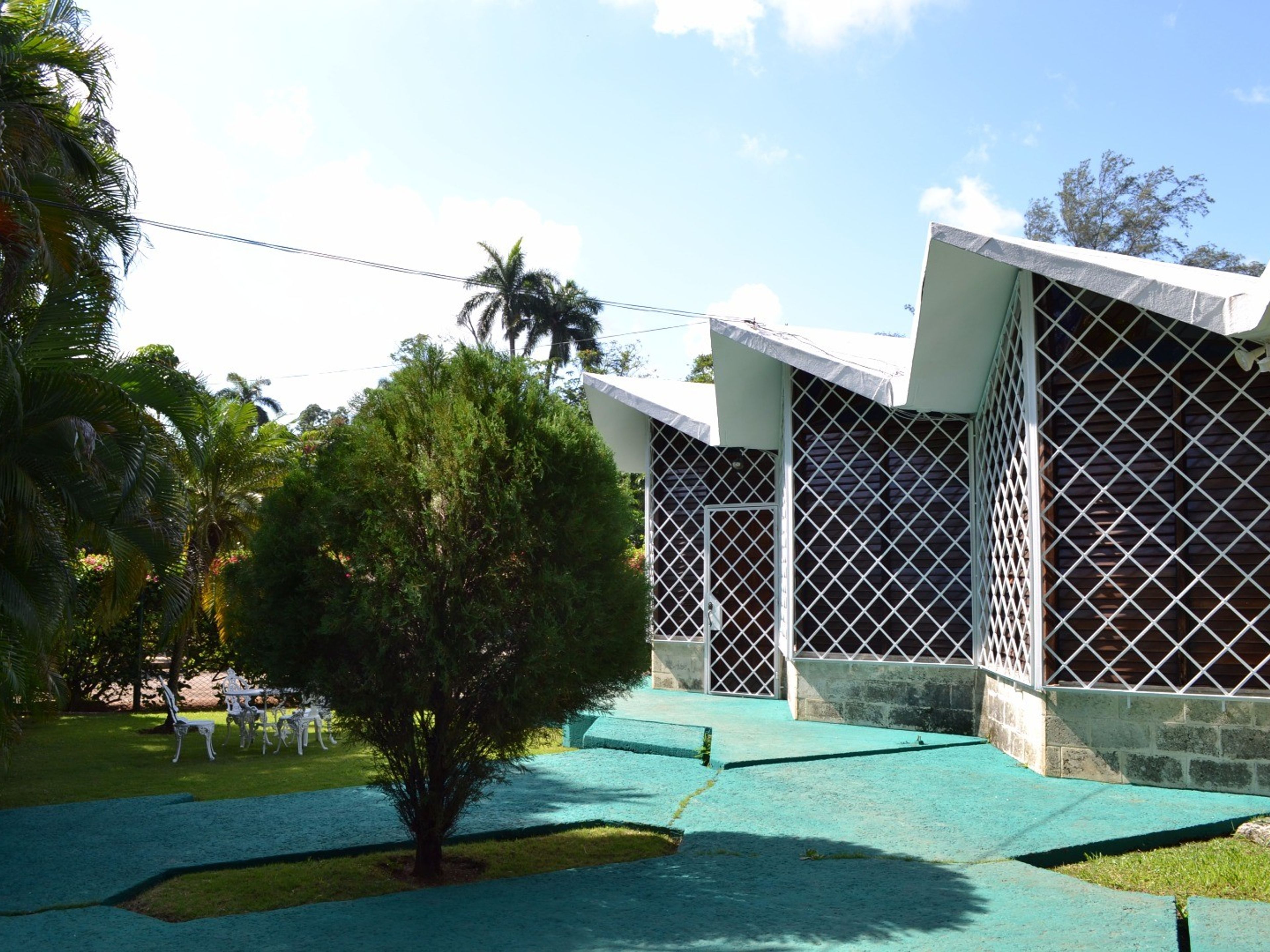 Villa Aniurka, CALLE 194, No. 1724