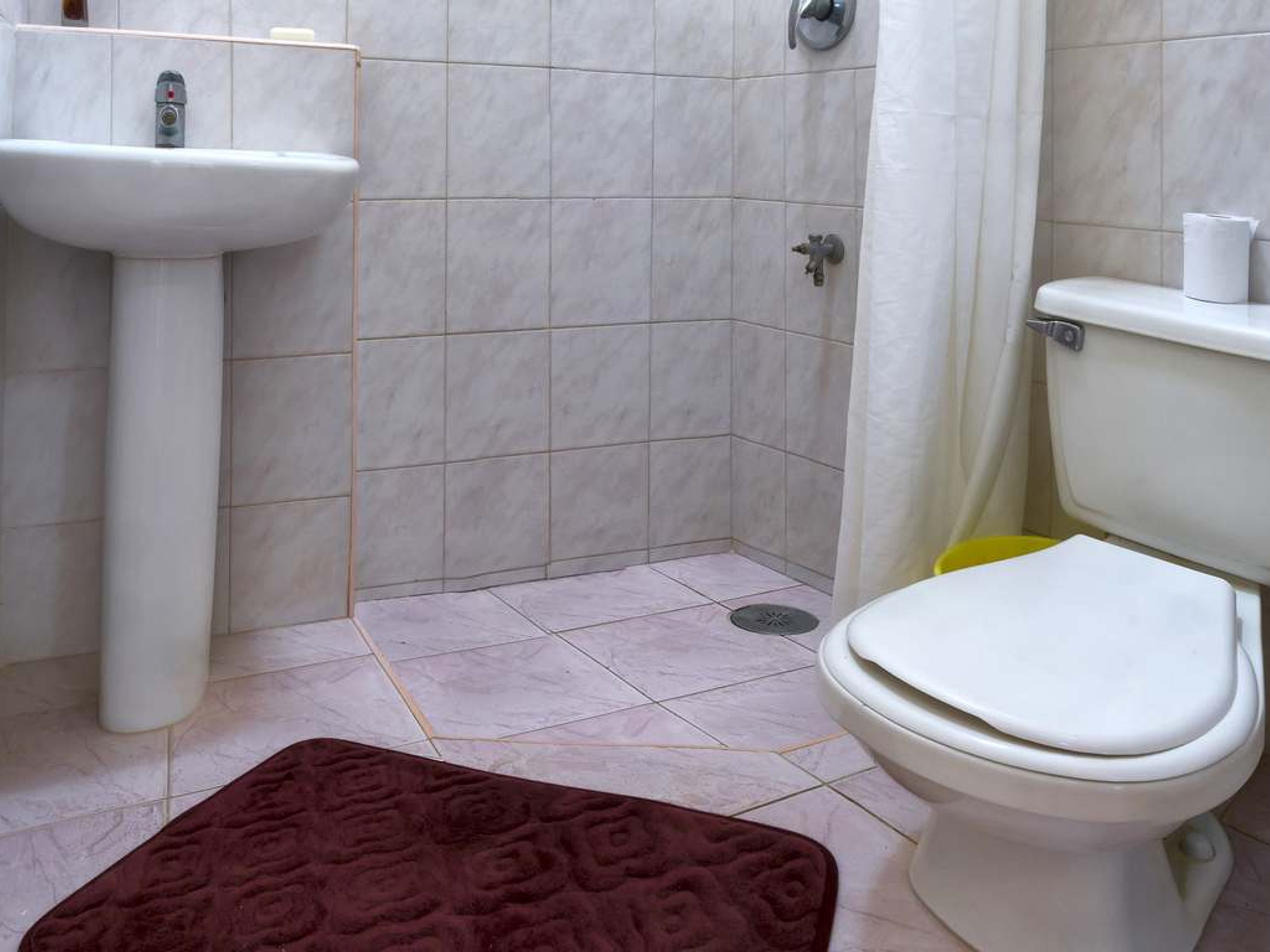 Hostal Sarahí, FRANCISCO PETERSSEN (Coco o Chichiquirá) No.179Bathroom's 3 view